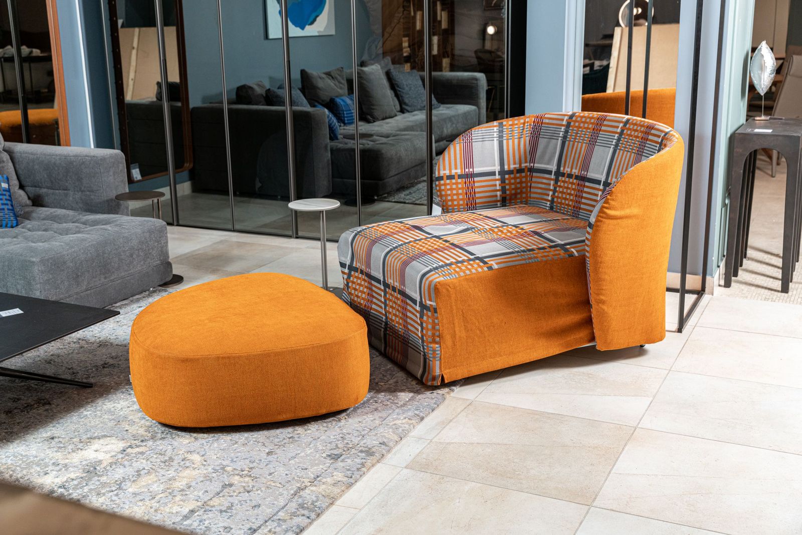 Flou Пуф Pierre orange от Flou — в интерьере