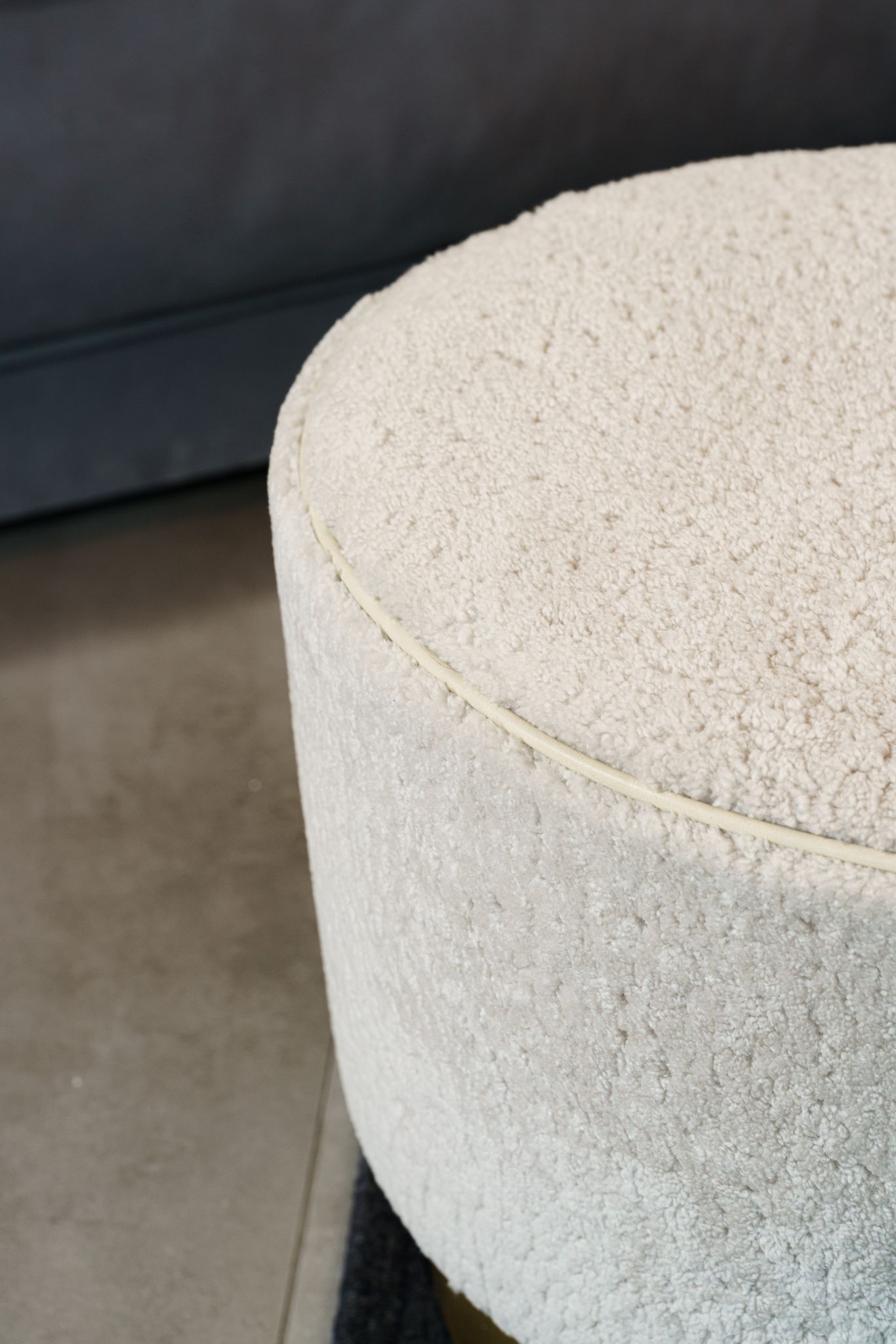 Baxter Пуф Anais овальный Decorative Pelle Plume от Baxter — в интерьере