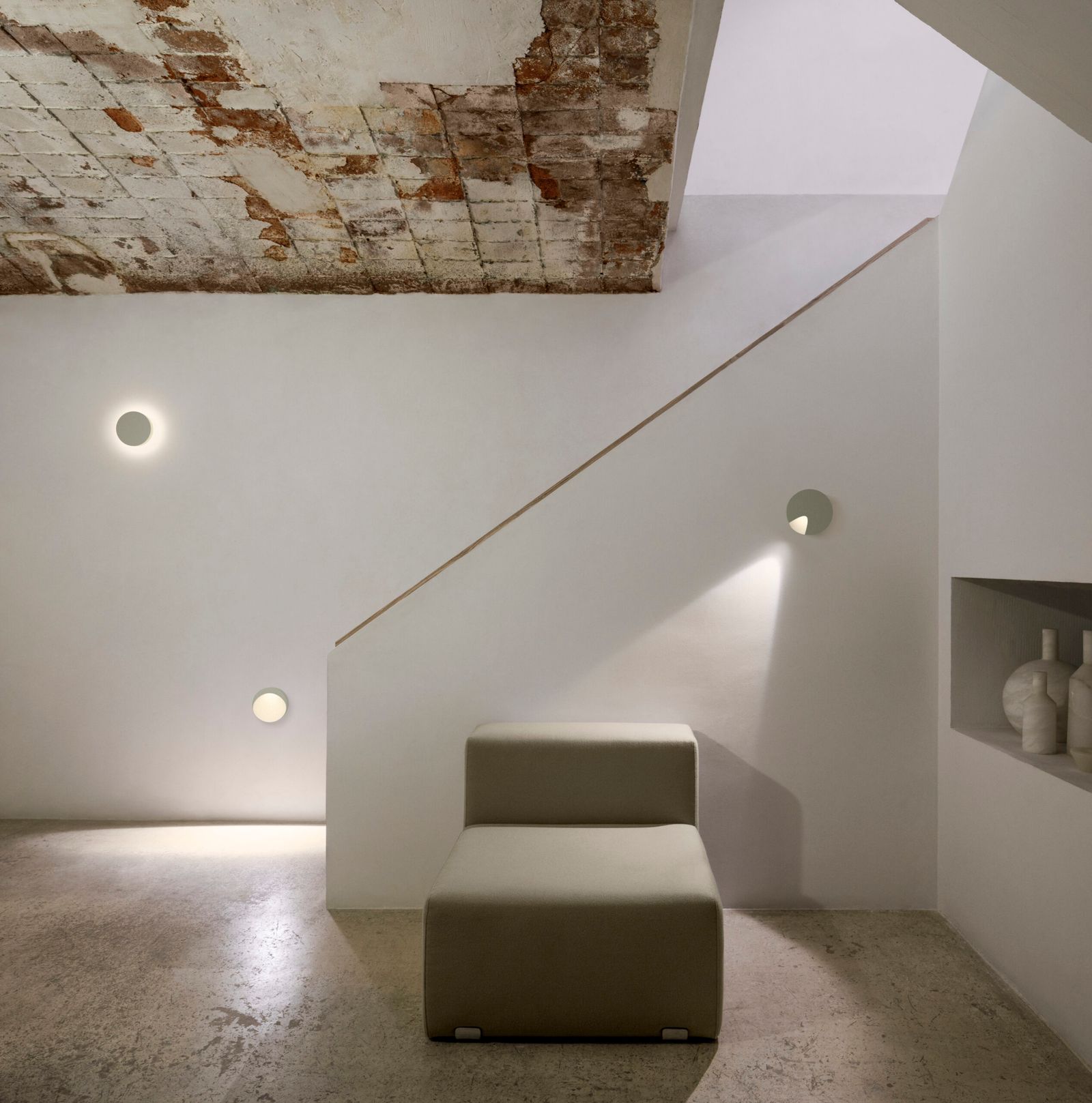 Vibia Бра Dots 4662 Grey от Vibia — в интерьере