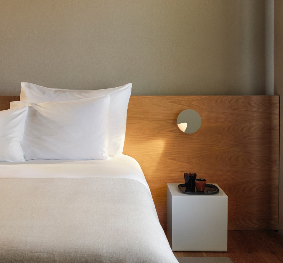 Vibia Бра Dots 4662 Grey от Vibia — в интерьере