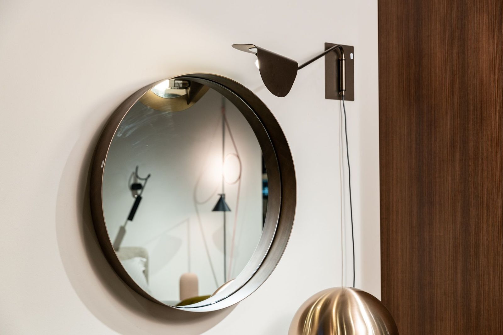 Cattelan Italia Зеркало Wish 59 Brushed Grey от Cattelan Italia — в интерьере