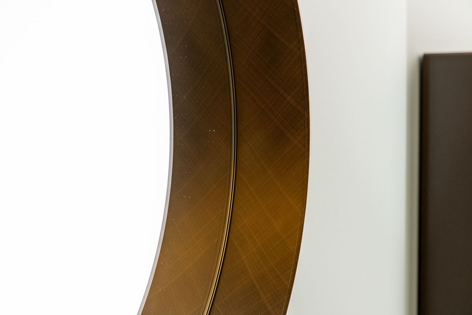 Cattelan Italia Зеркало Wish 59 Brushed Bronze от Cattelan Italia — в интерьере