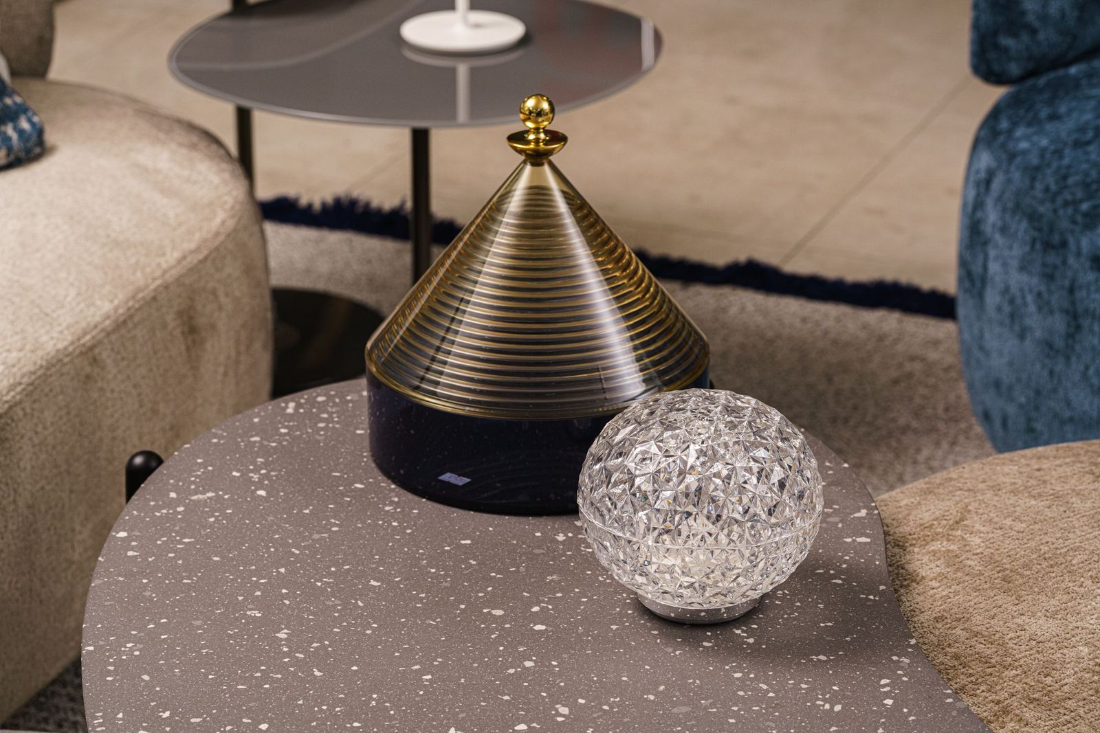 Kartell Настольная лампа Mini Planet от Kartell — в интерьере