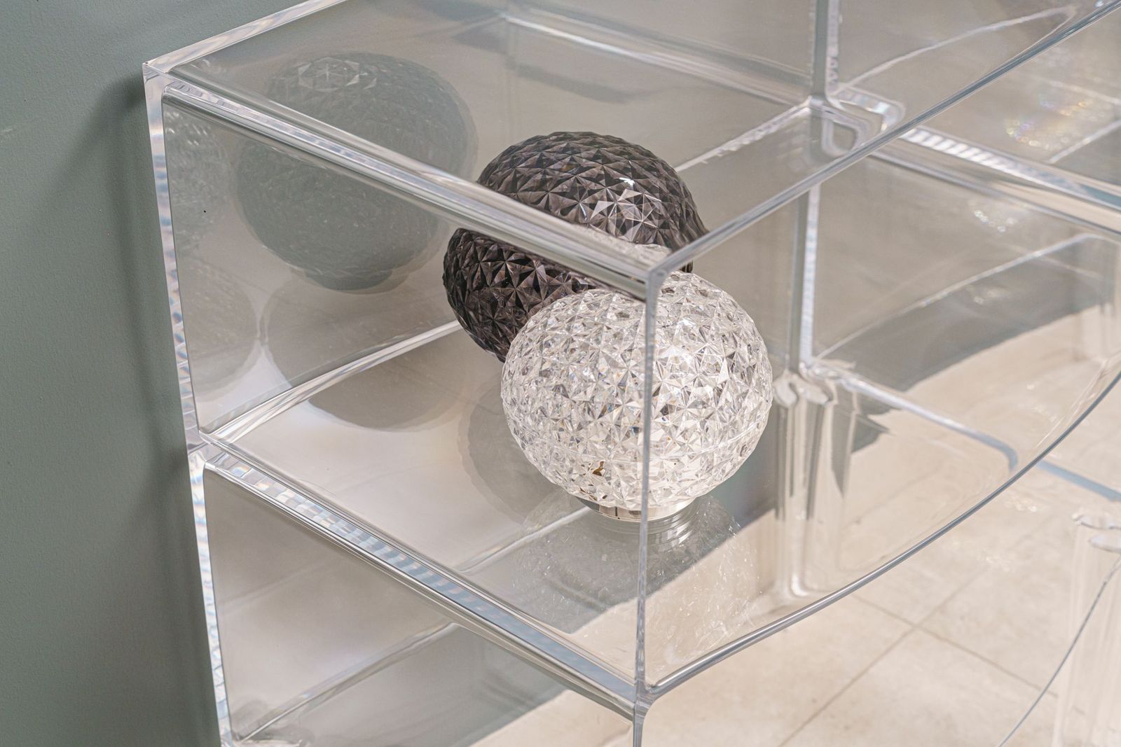 Kartell Настольная лампа Mini Planet от Kartell — в интерьере