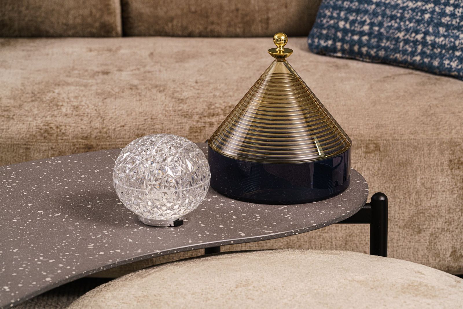 Kartell Настольная лампа Mini Planet от Kartell — в интерьере
