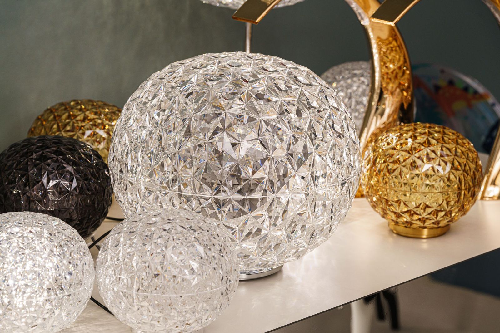 Kartell Настольная лампа Mini Planet от Kartell — в интерьере