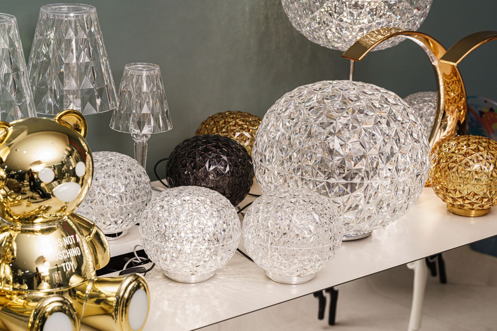 Kartell Настольная лампа Mini Planet от Kartell — в интерьере
