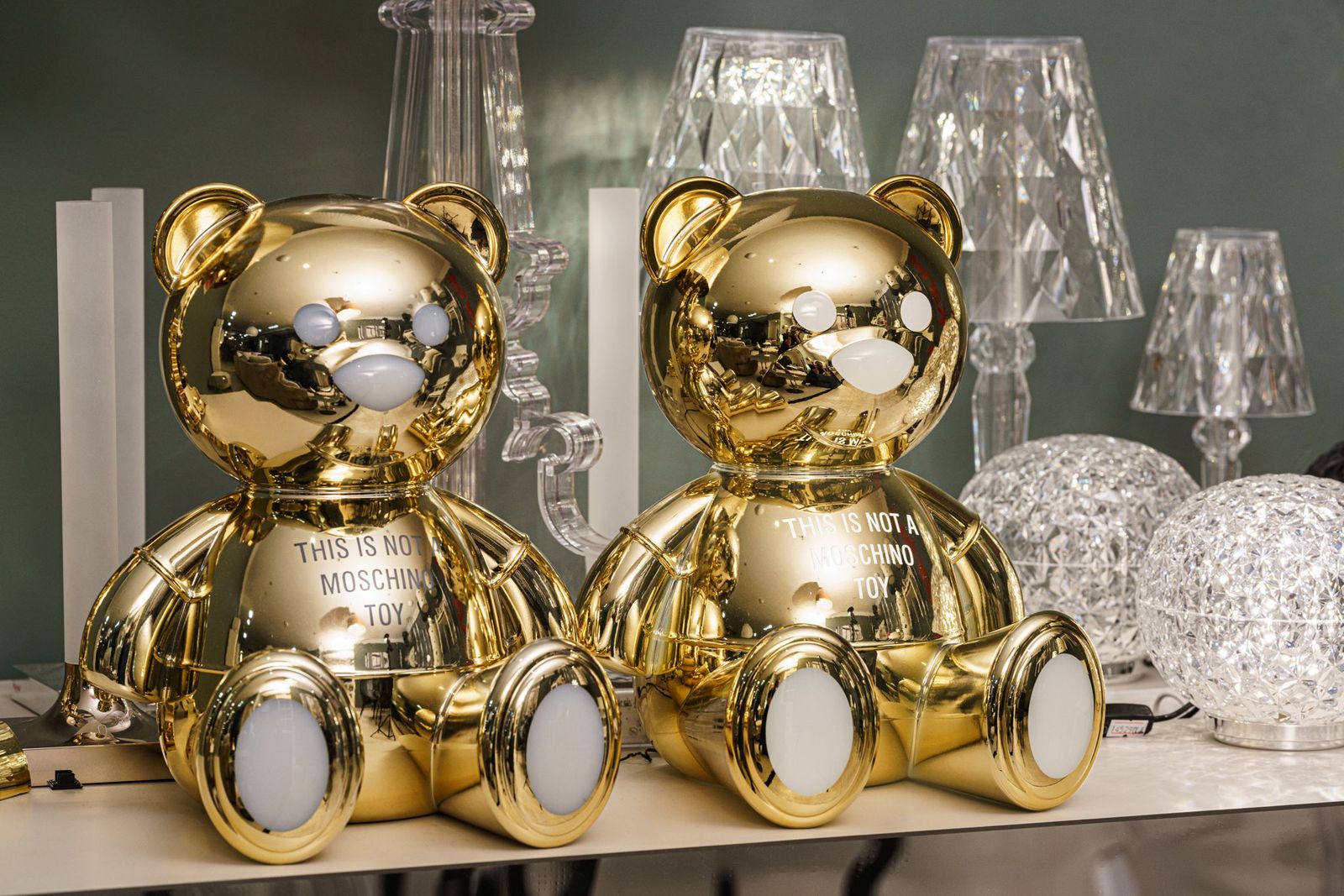 Kartell Настольная лампа Toy Lampada Gold от Kartell — в интерьере