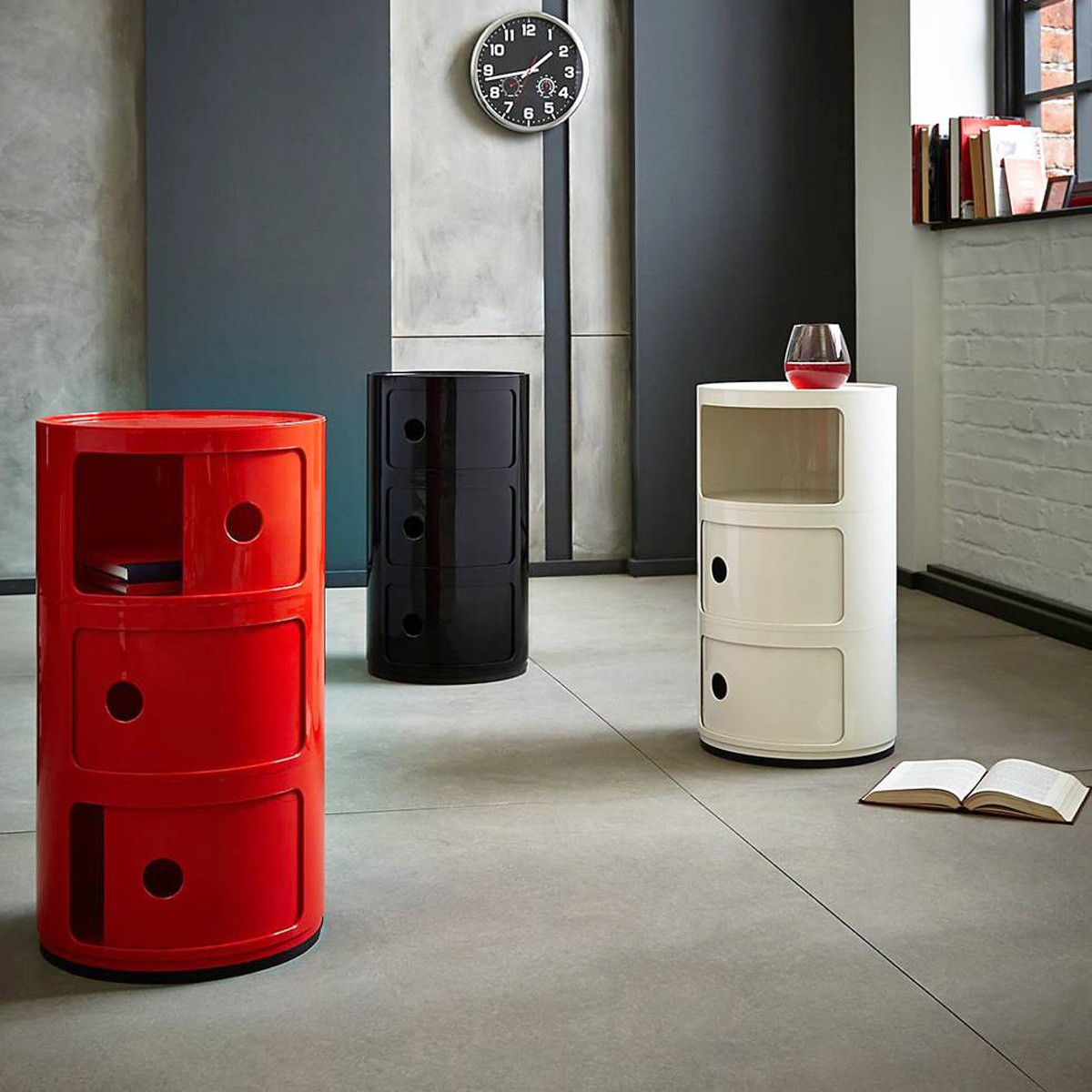 Kartell Прикроватная тумбочка Componibili Black (3 секции) Glossy / Matt от Kartell — в интерьере