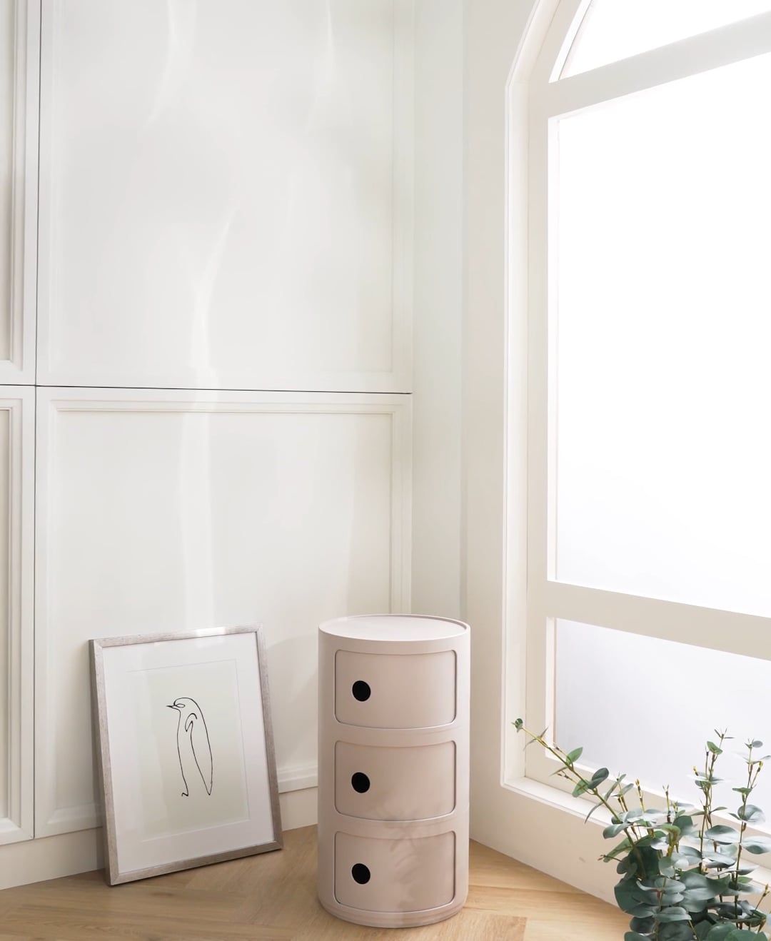 Kartell Прикроватная тумбочка Componibili Bio (3 секции) Panna от Kartell — в интерьере