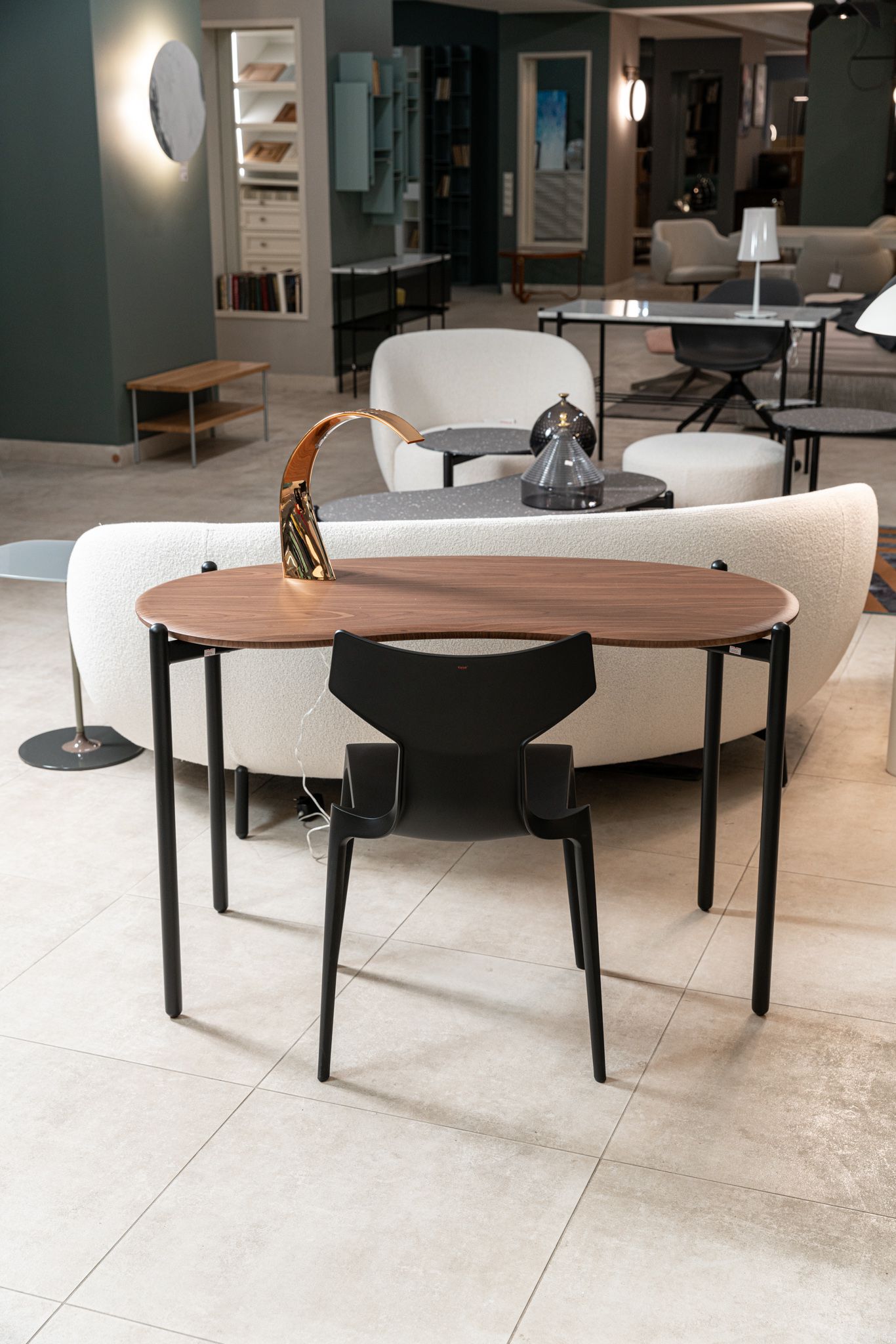 Kartell Письменный стол Lunat от Kartell — в интерьере