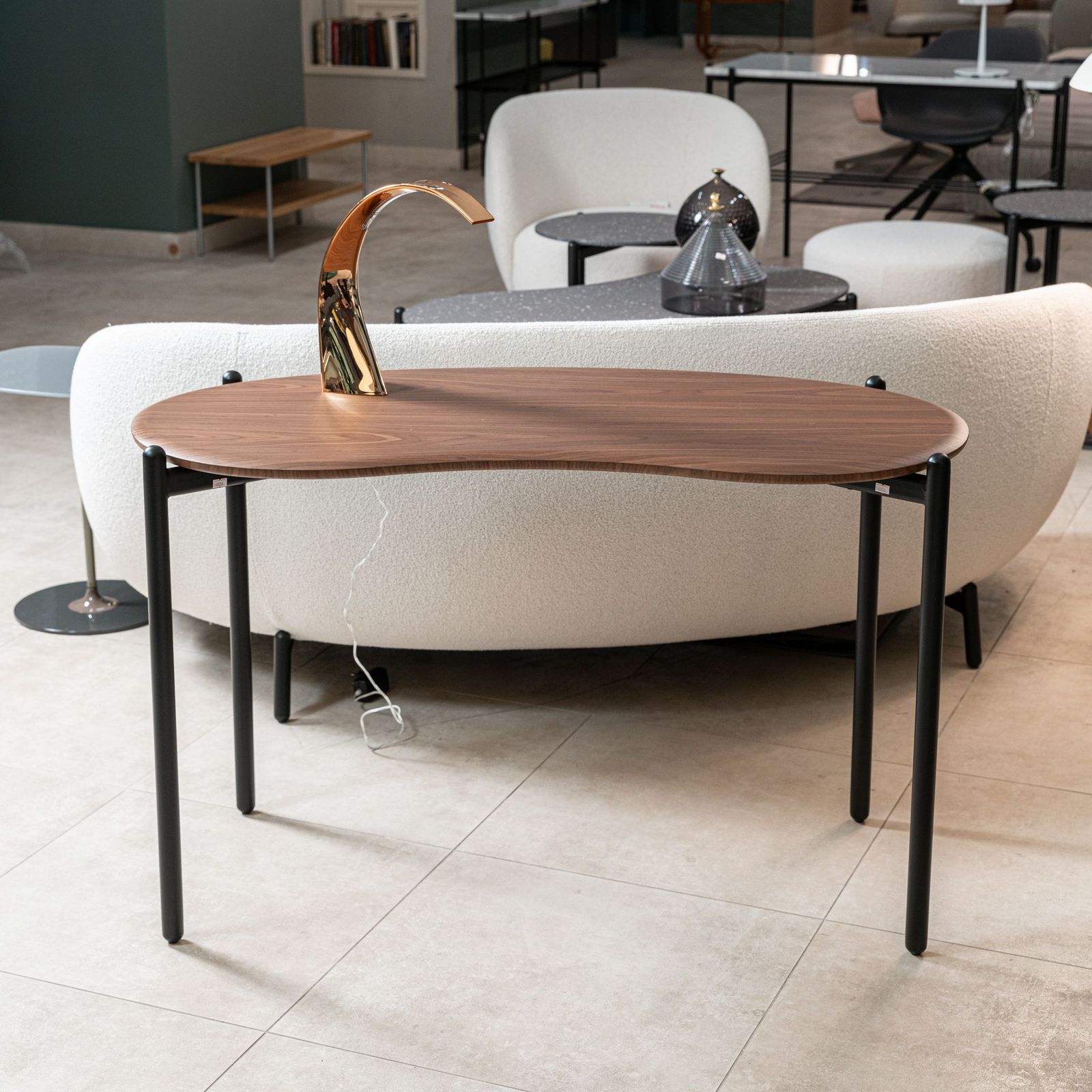 Kartell Письменный стол Lunat от Kartell — в интерьере