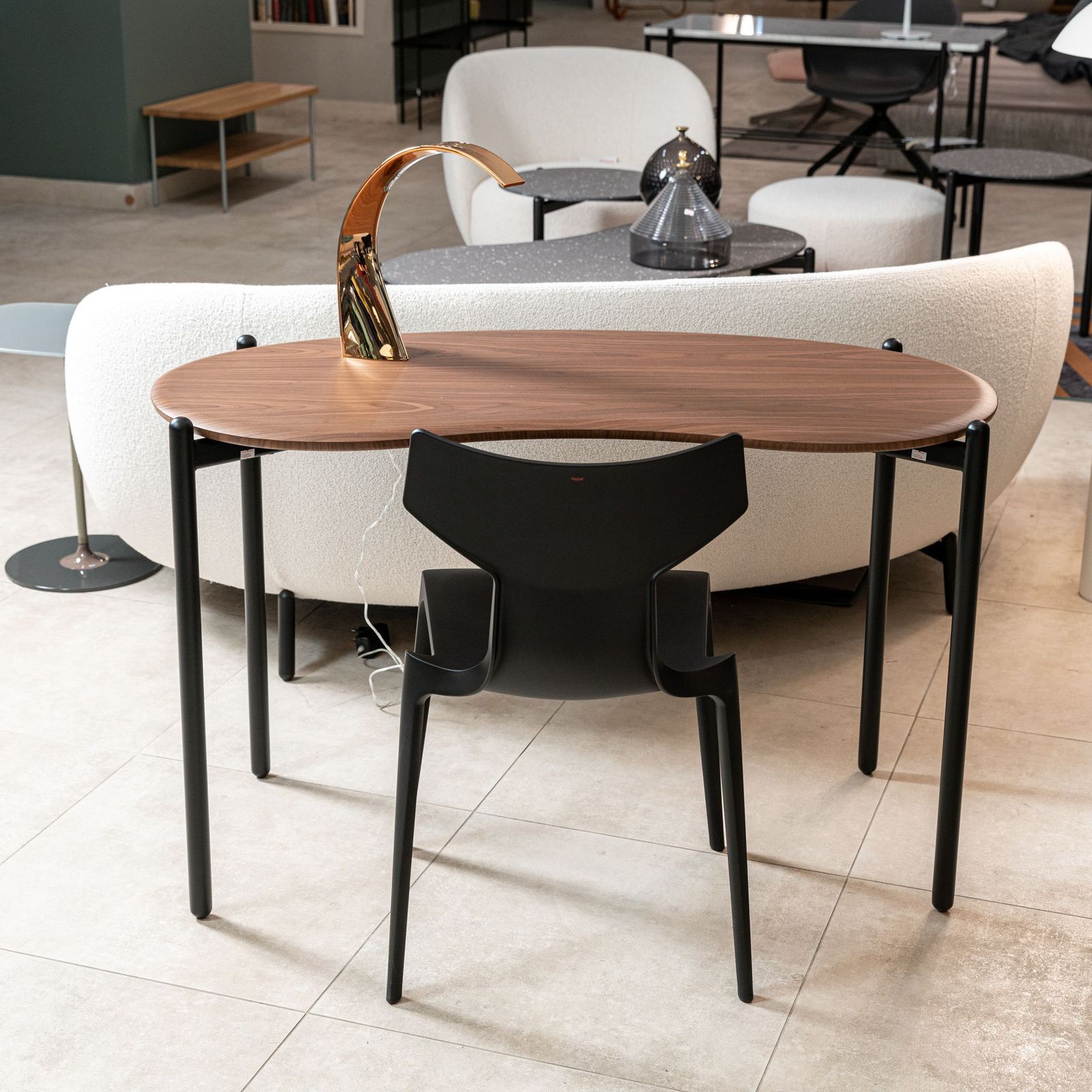 Kartell Письменный стол Lunat от Kartell — в интерьере