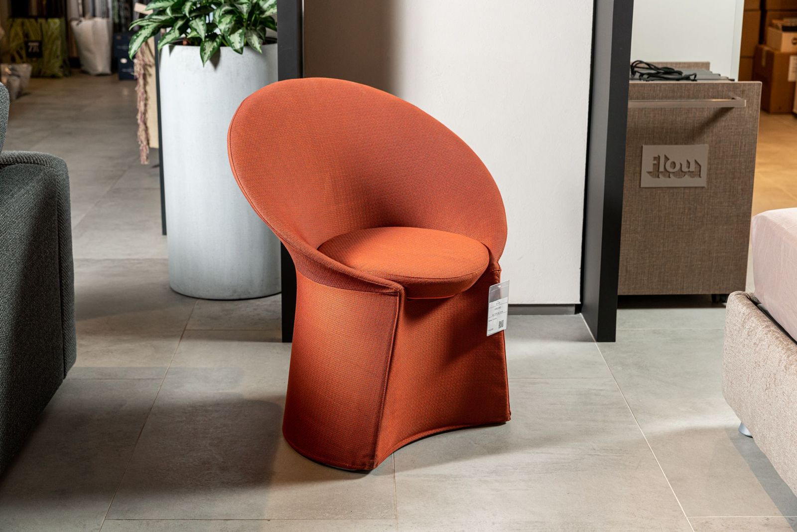 Flou Кресло Remy urban pumpkin 780 от Flou — в интерьере