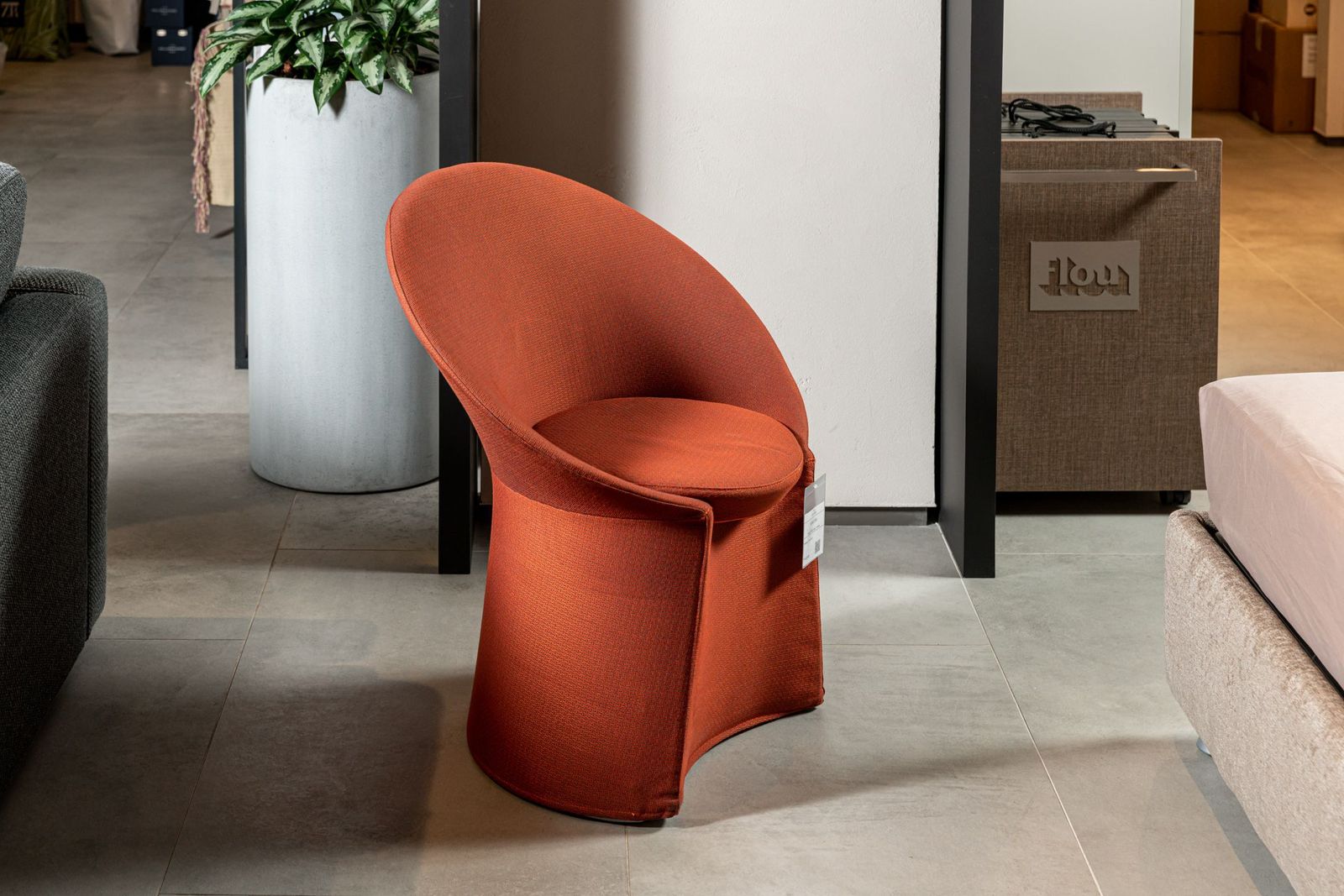 Flou Кресло Remy urban pumpkin 780 от Flou — в интерьере