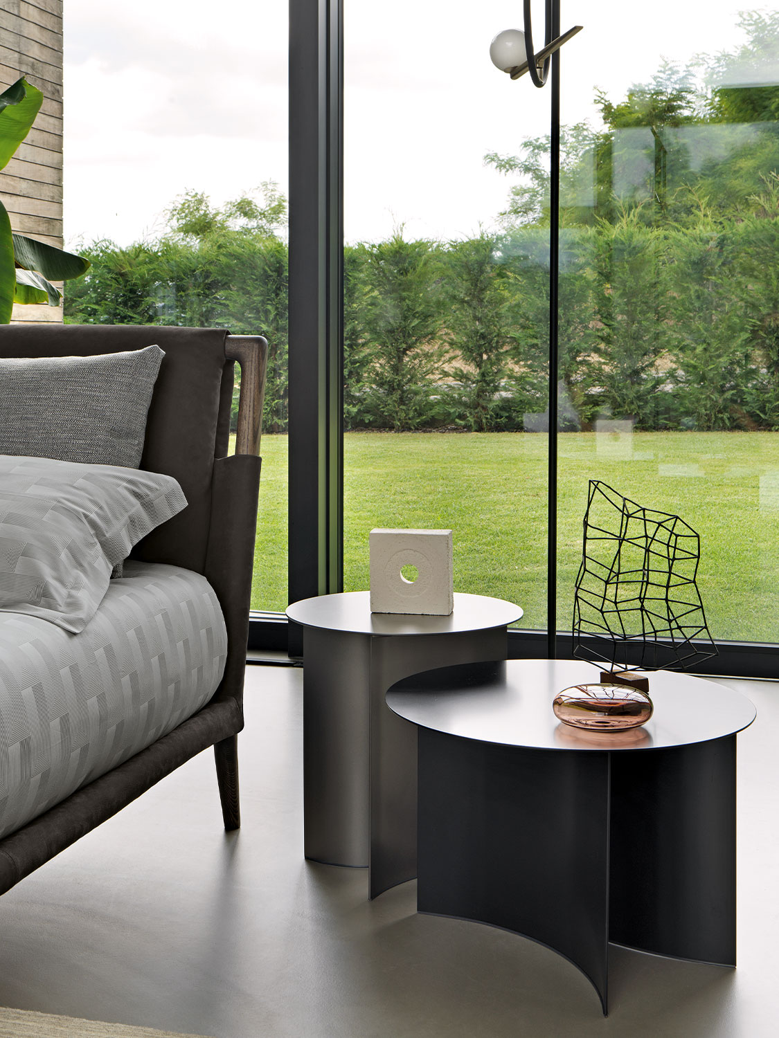 Flou Журнальный столик Pierre 60 matt burnished от Flou — в интерьере