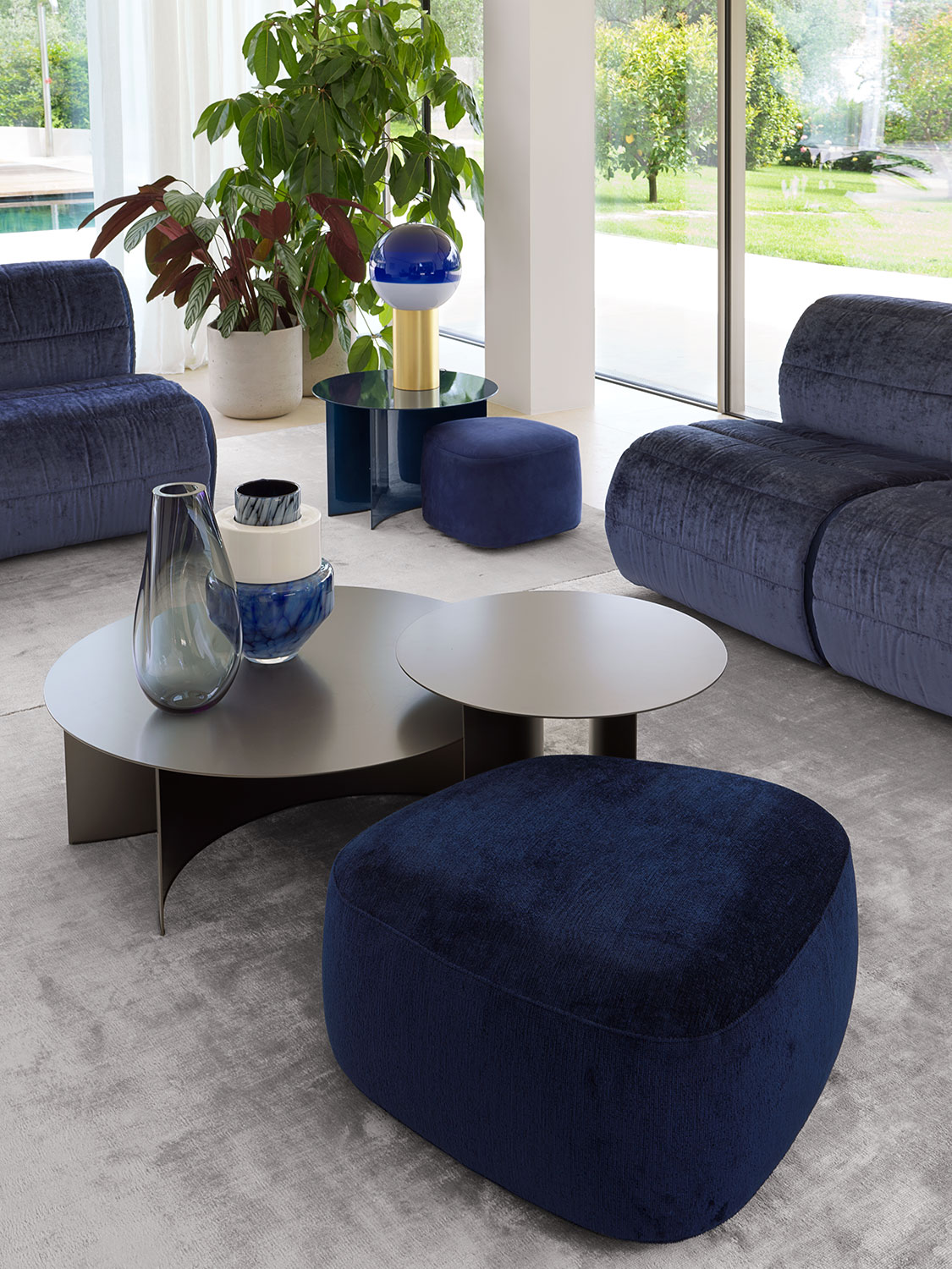 Flou Журнальный столик Pierre 60 matt burnished от Flou — в интерьере