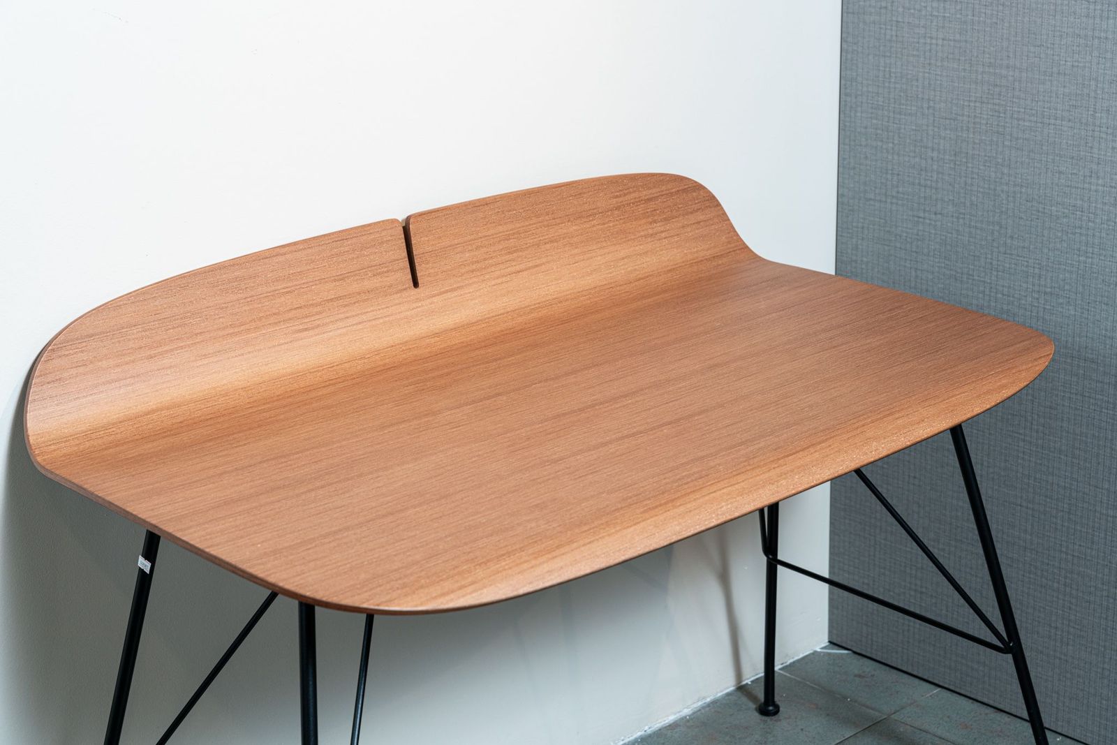 Kartell Письменный стол Earl of Wood от Kartell — в интерьере