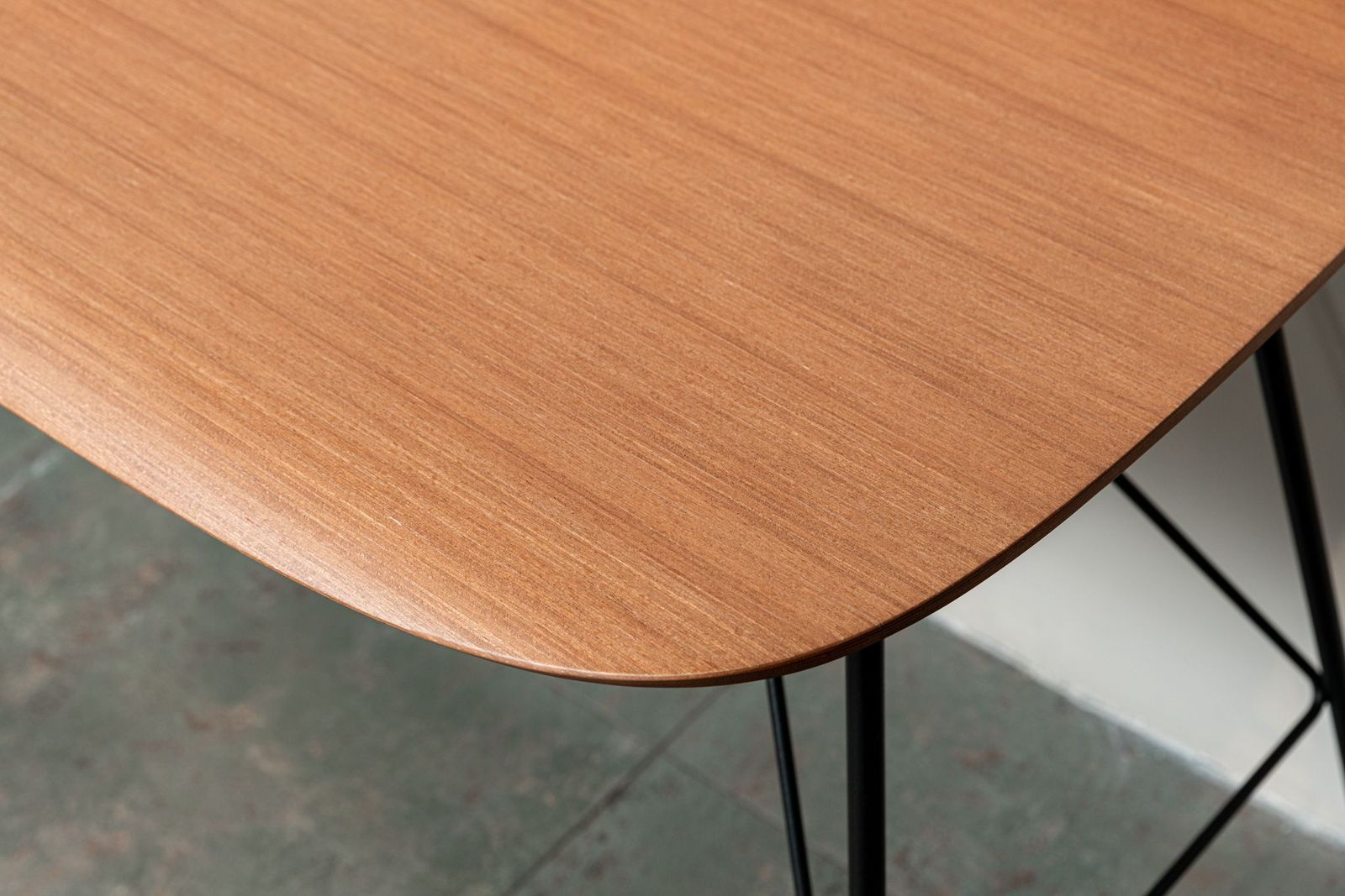 Kartell Письменный стол Earl of Wood от Kartell — в интерьере