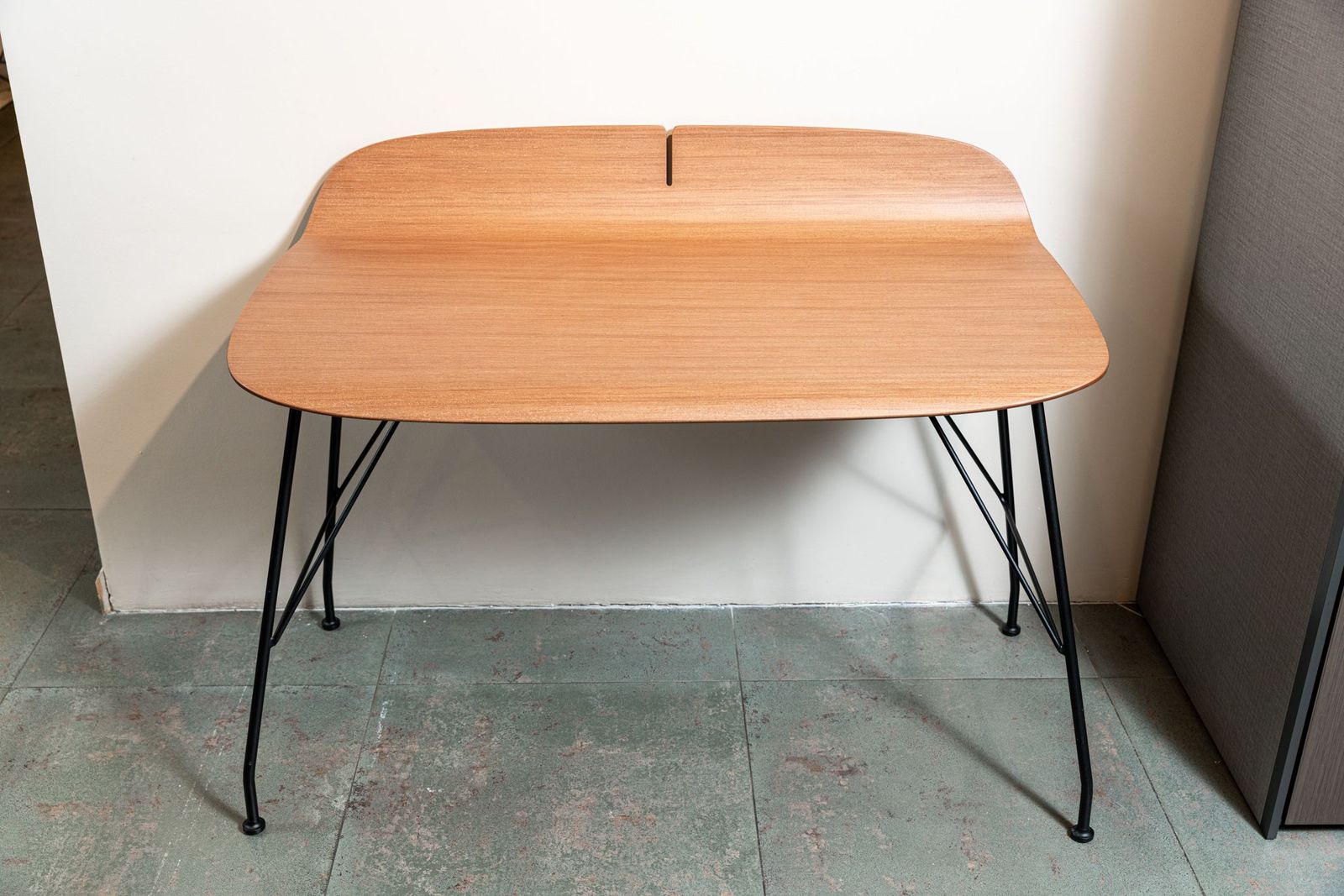 Kartell Письменный стол Earl of Wood от Kartell — в интерьере
