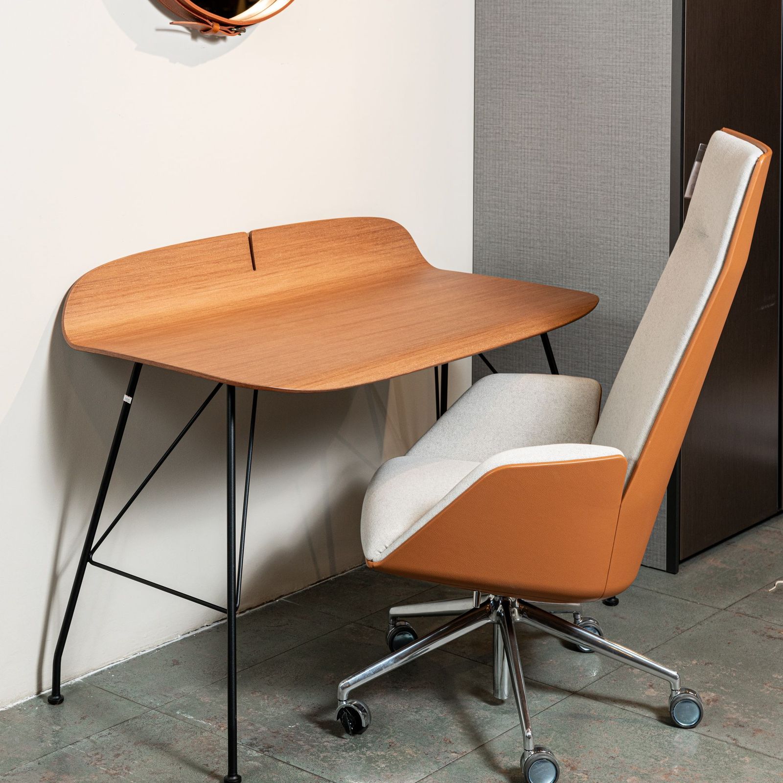 Kartell Письменный стол Earl of Wood от Kartell — в интерьере