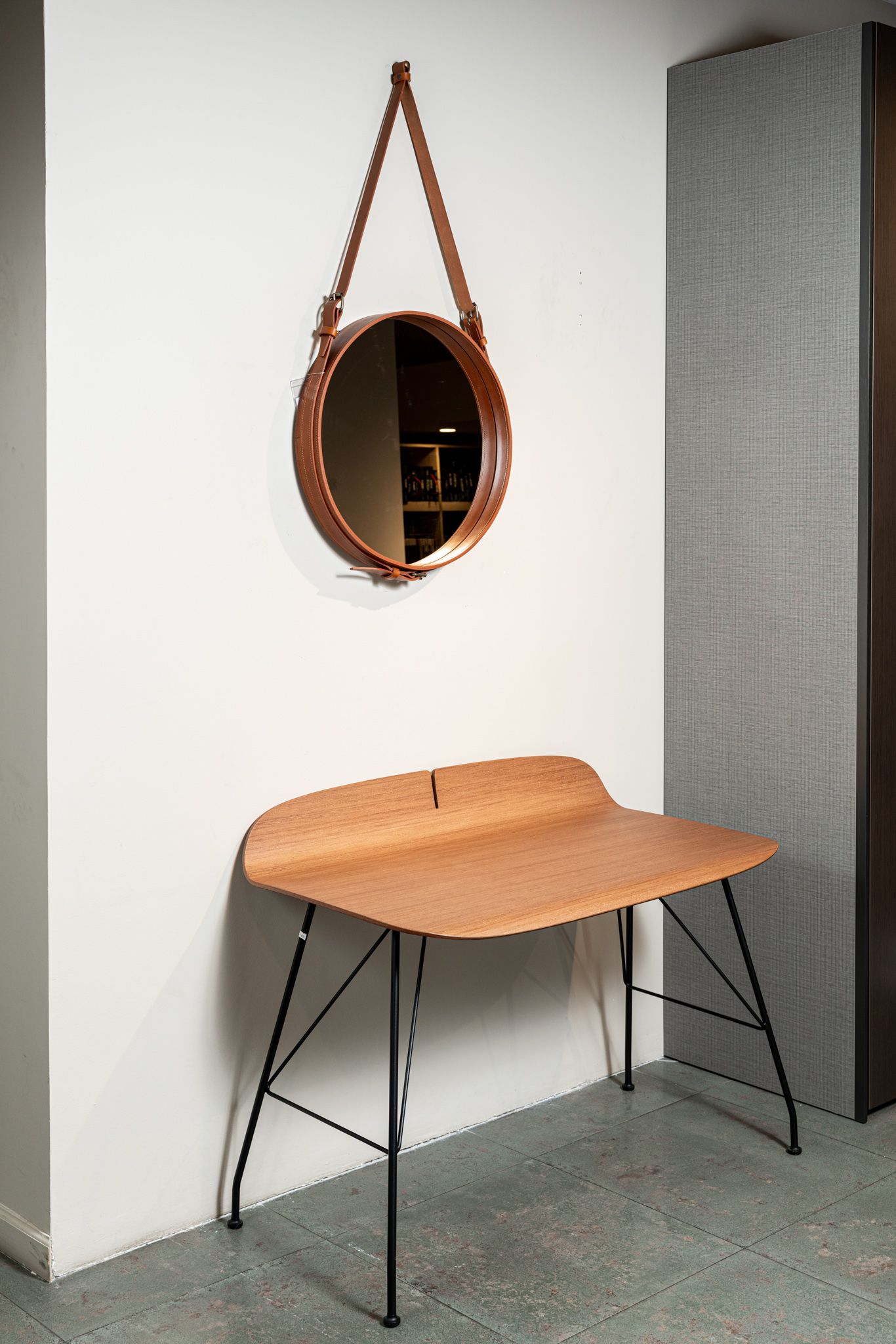 Kartell Письменный стол Earl of Wood от Kartell — в интерьере