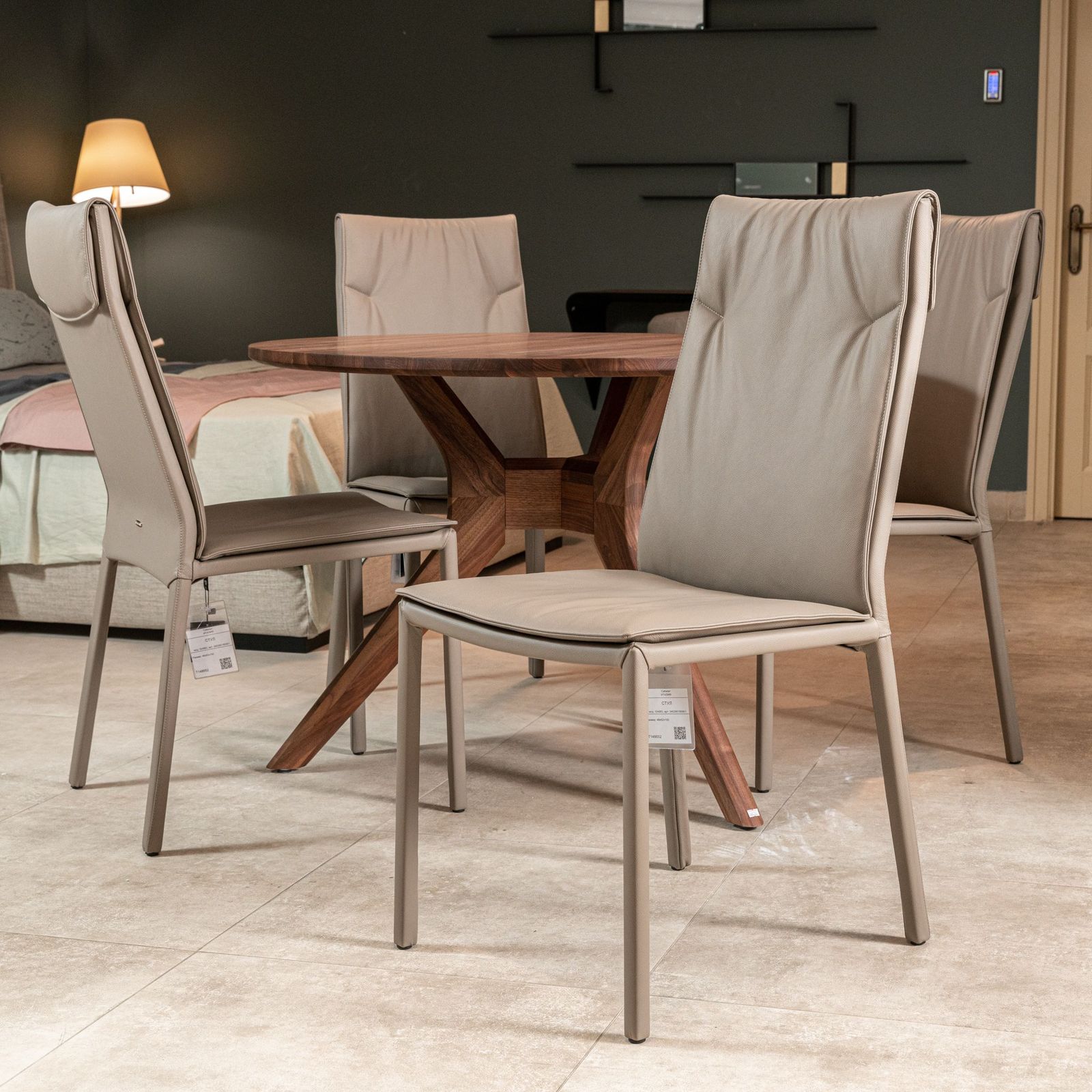 Cattelan Italia Стул без подлокотников Isabel H pelle 983 ARGILLA от Cattelan Italia — в интерьере