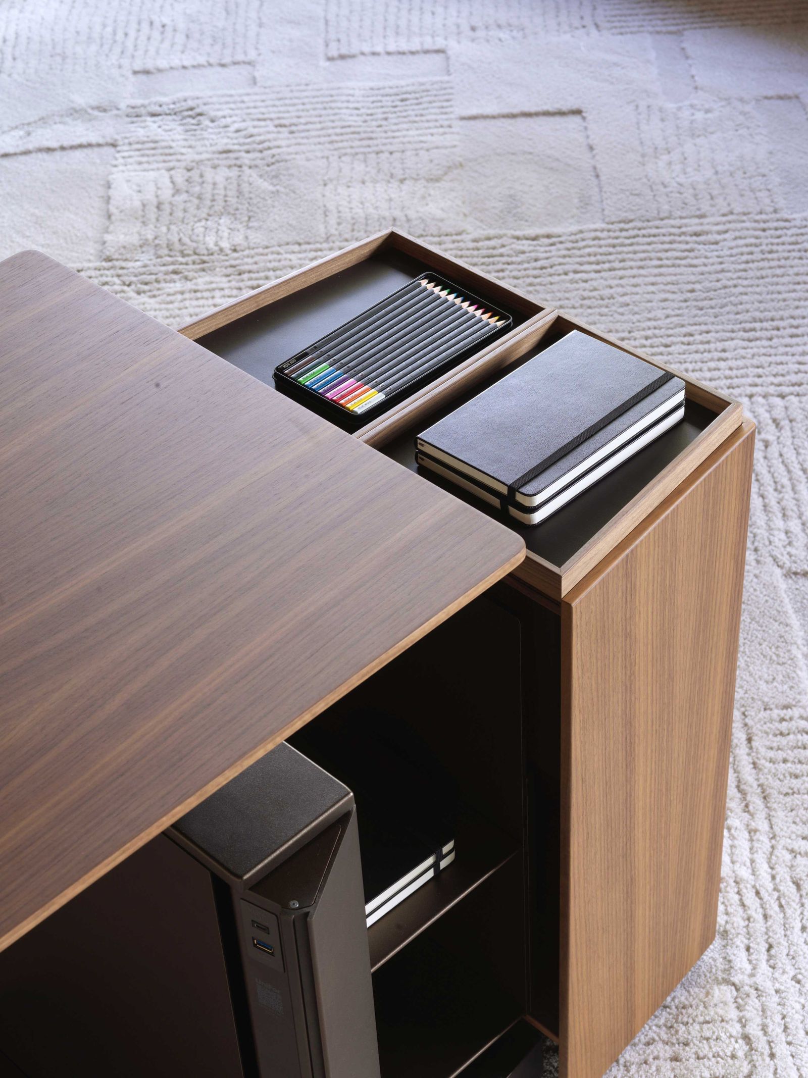 Molteni&C Письменный стол Touch Down Unit от Molteni & C — в интерьере