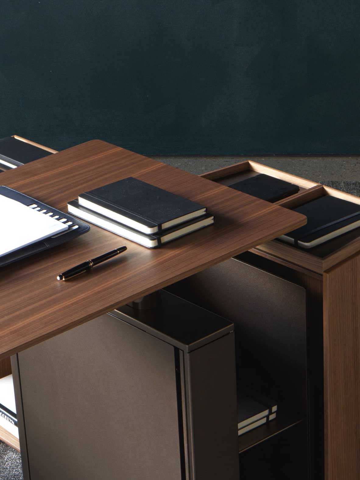 Molteni&C Письменный стол Touch Down Unit от Molteni & C — в интерьере