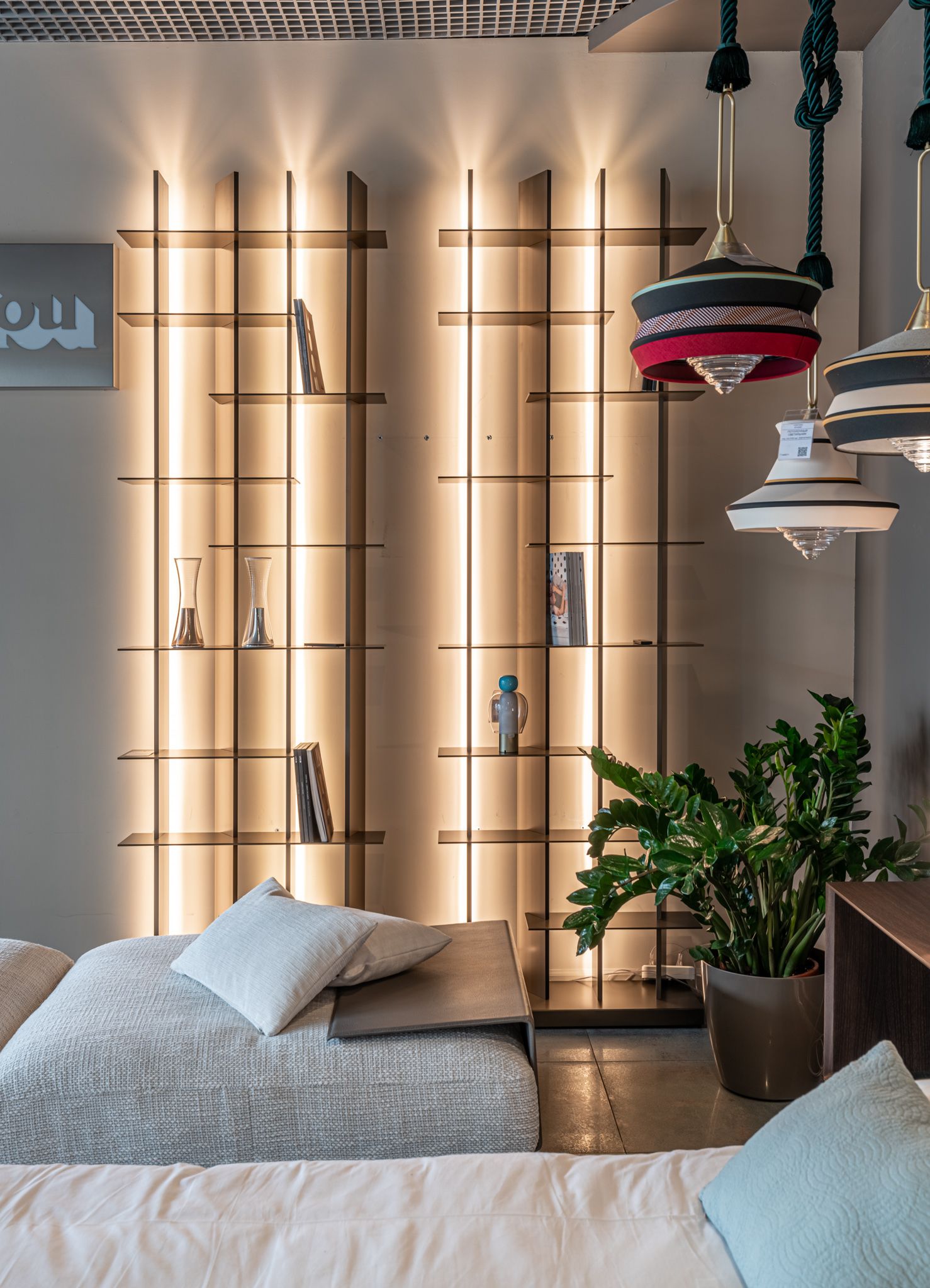 Flou Стеллаж CCLight anodic bronze 259 от Flou — в интерьере