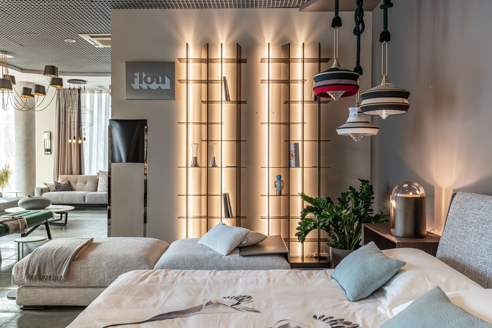 Flou Стеллаж CCLight anodic bronze 259 от Flou — в интерьере
