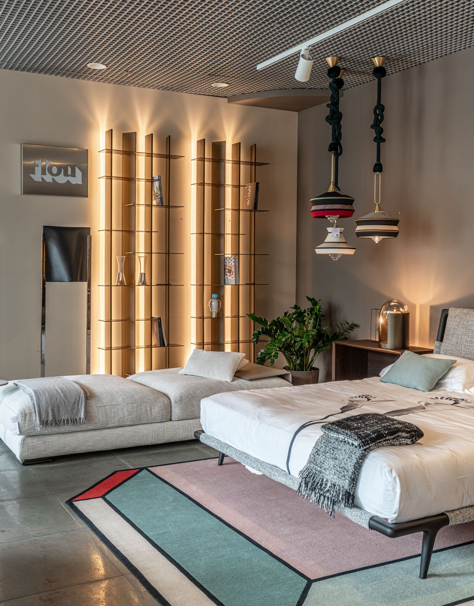 Flou Стеллаж CCLight anodic bronze 259 от Flou — в интерьере