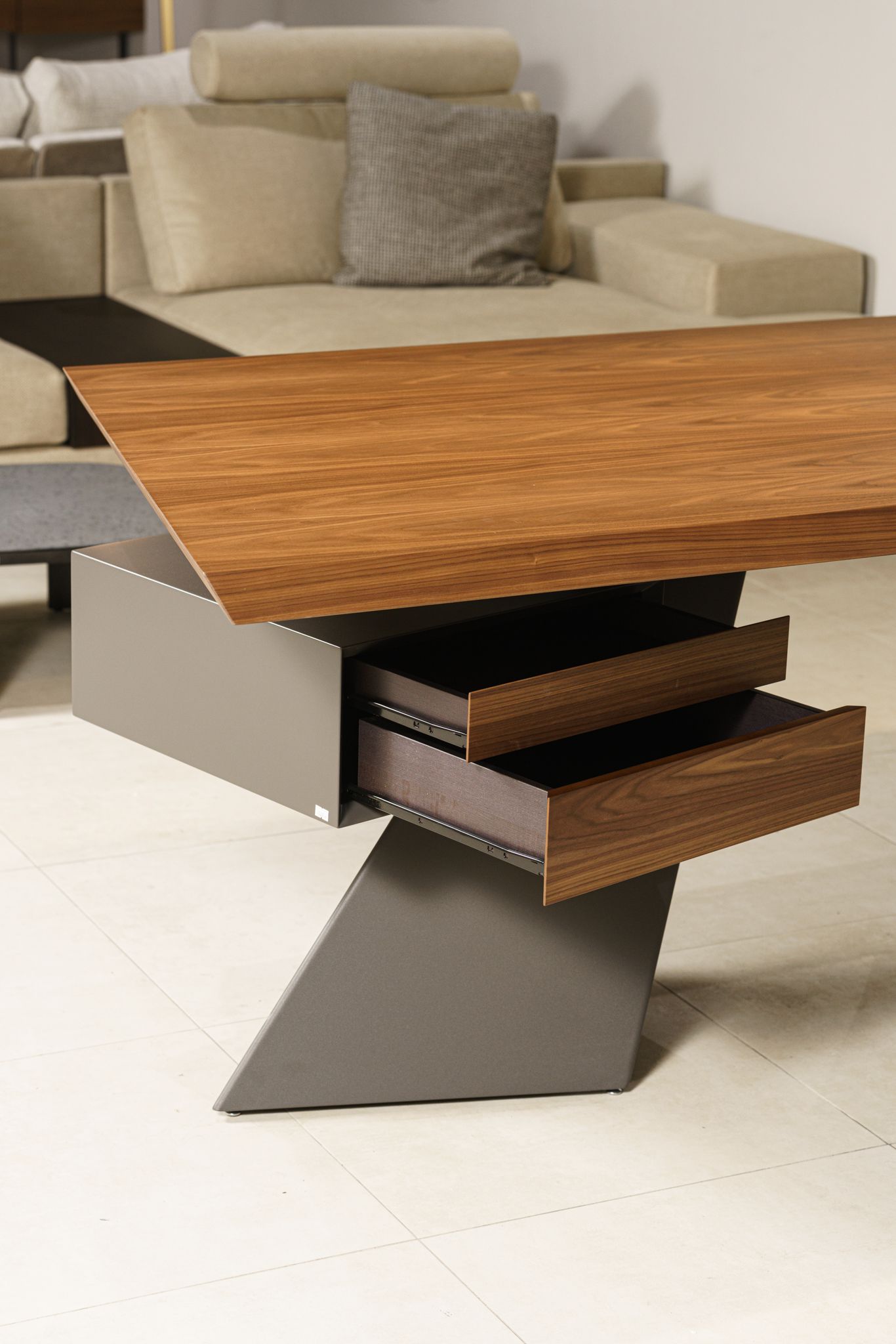Cattelan Italia Письменный стол Nasdaq Noce Canaletto от Cattelan Italia — в интерьере