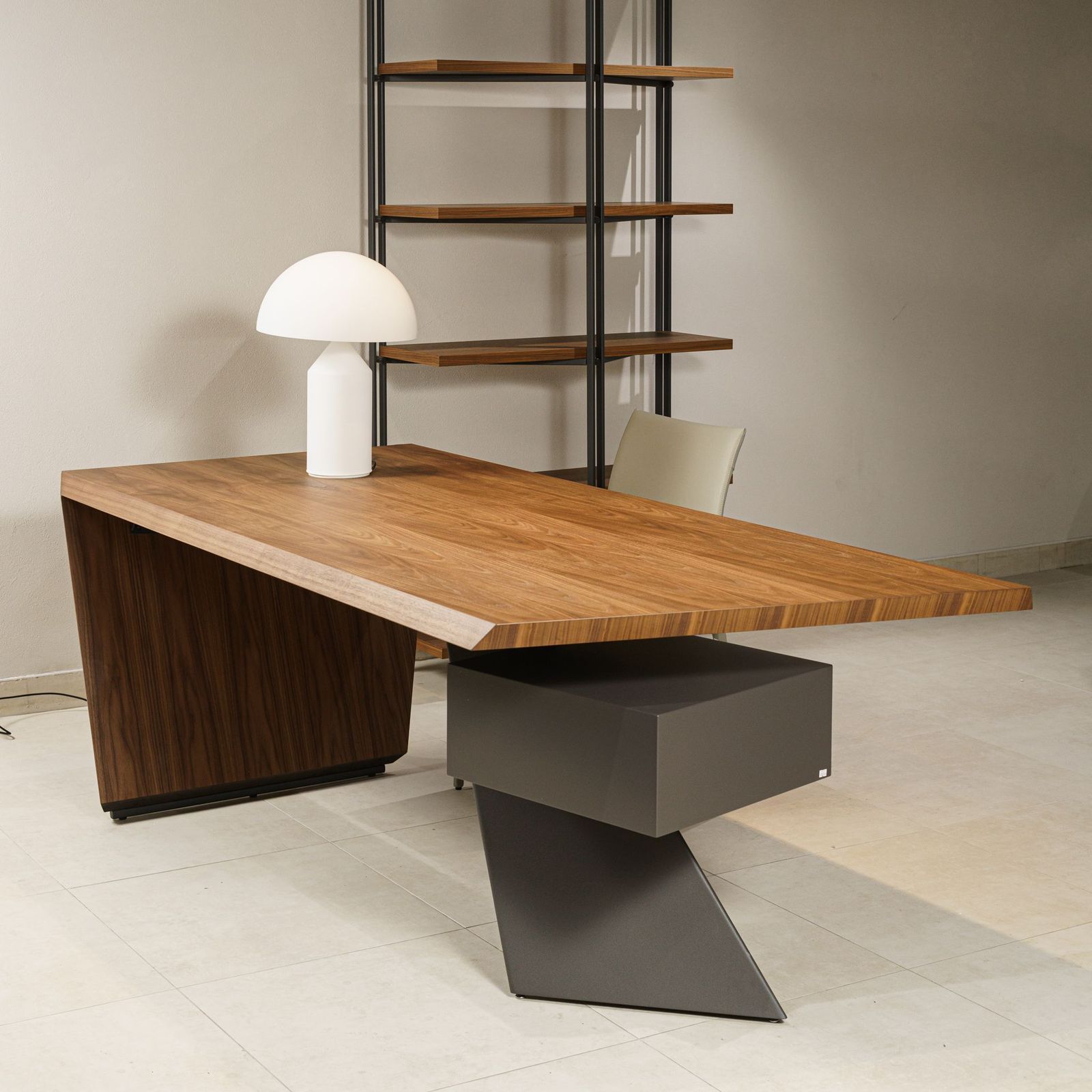 Cattelan Italia Письменный стол Nasdaq Noce Canaletto от Cattelan Italia — в интерьере