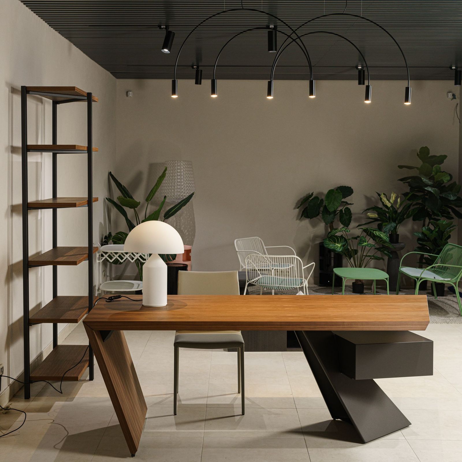 Cattelan Italia Письменный стол Nasdaq Noce Canaletto от Cattelan Italia — в интерьере
