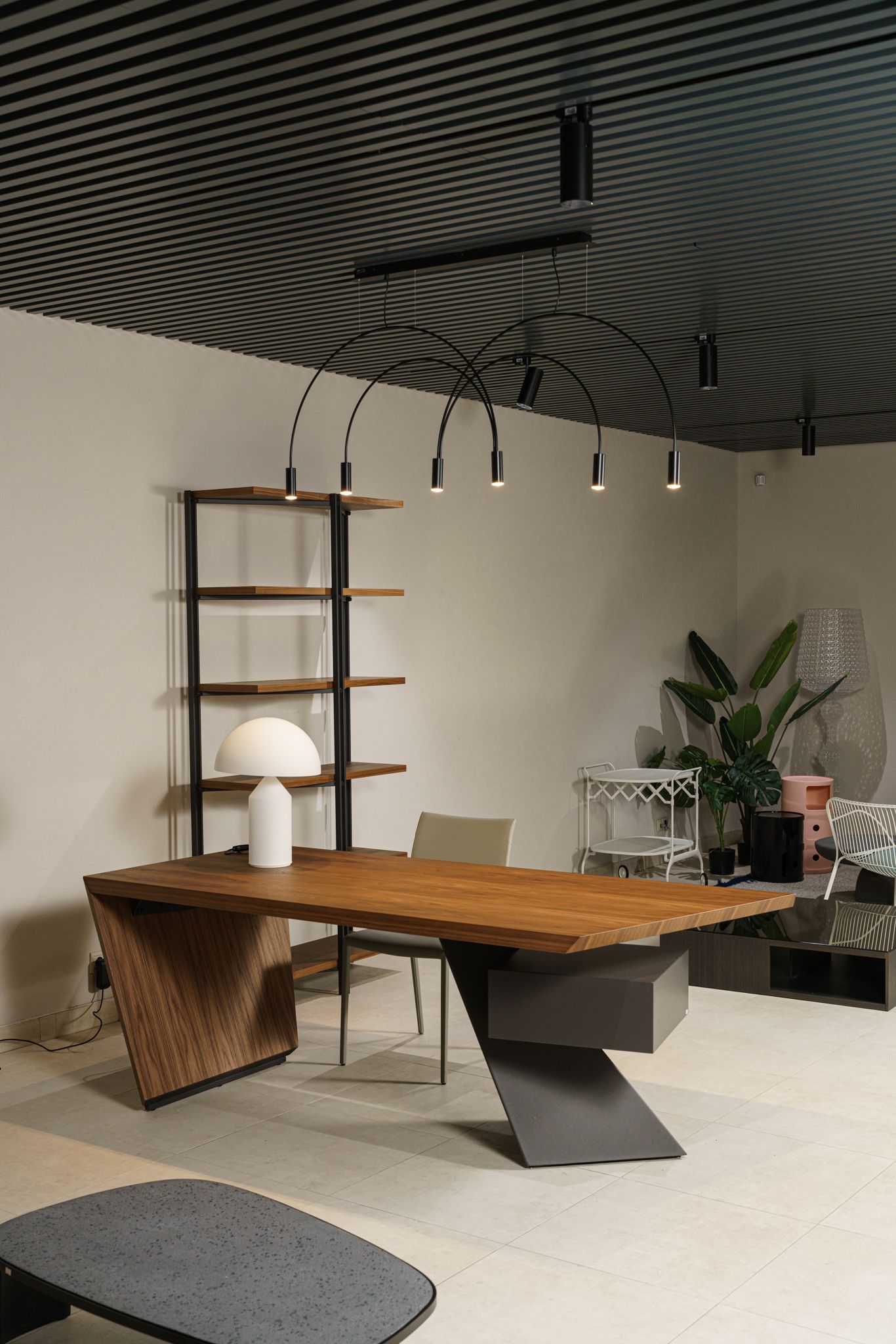 Cattelan Italia Письменный стол Nasdaq Noce Canaletto от Cattelan Italia — в интерьере