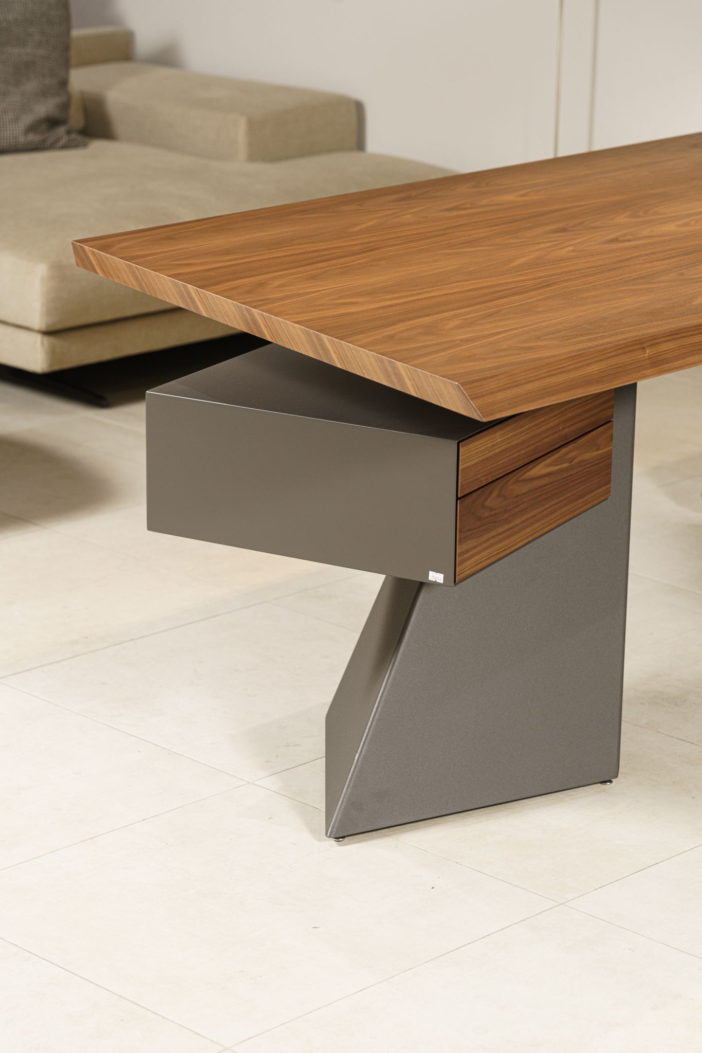 Cattelan Italia Письменный стол Nasdaq Noce Canaletto от Cattelan Italia — в интерьере