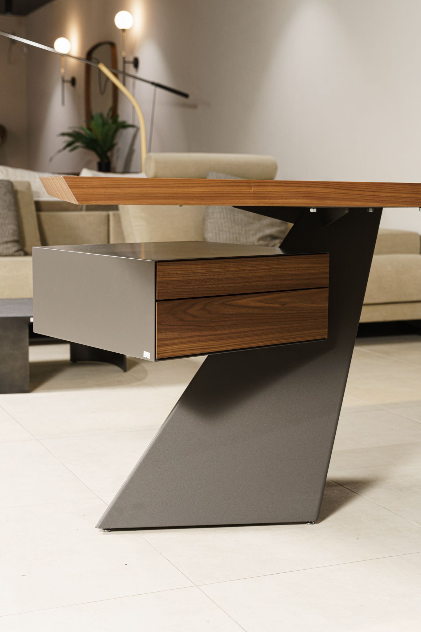 Cattelan Italia Письменный стол Nasdaq Noce Canaletto от Cattelan Italia — в интерьере