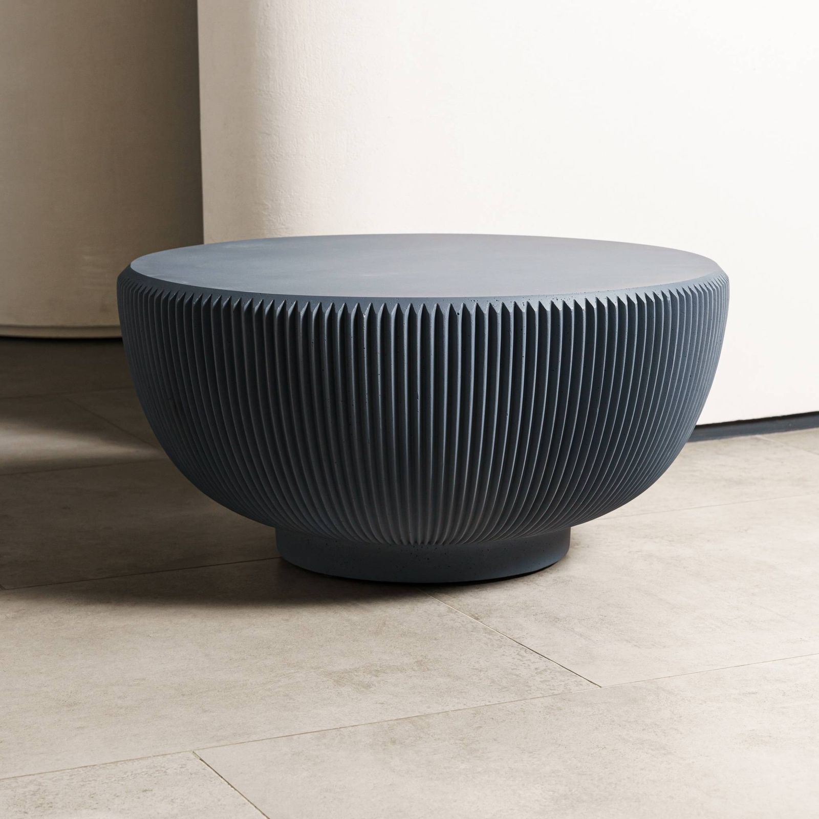 Baxter Журнальный столик Juno Cemento Blu 70 от Baxter — в интерьере