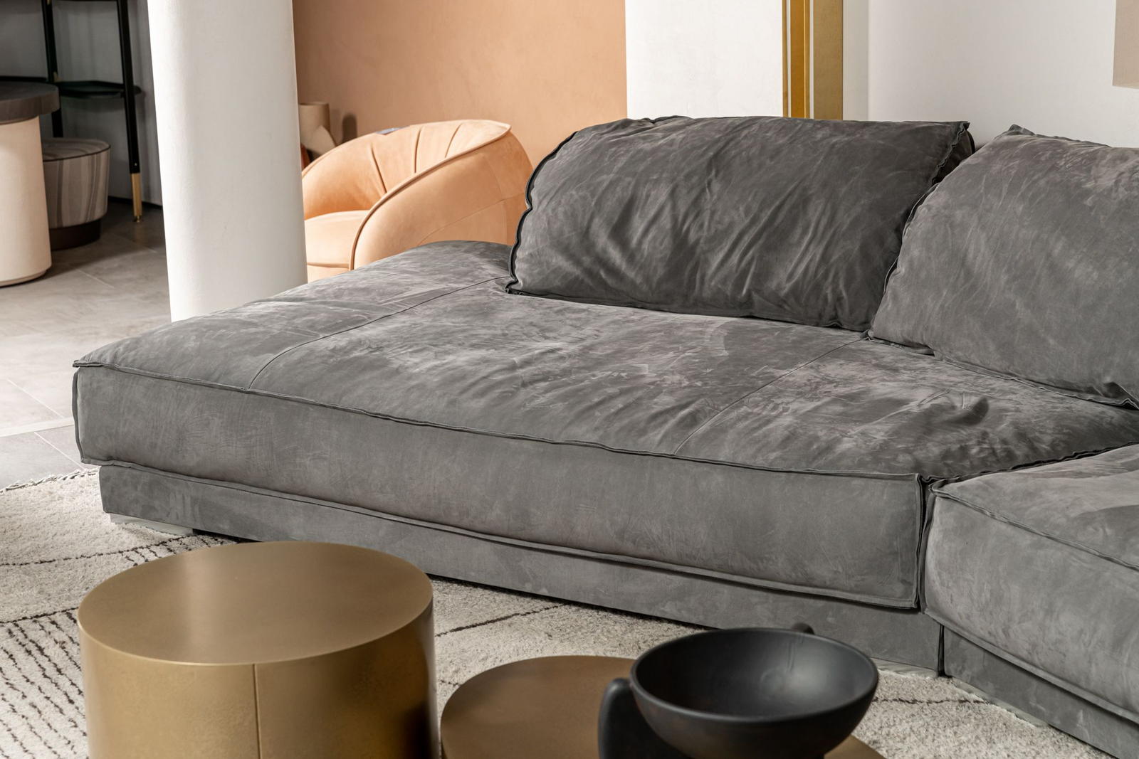 Baxter Диван Budapest Soft Kashmir Plomb от Baxter — в интерьере