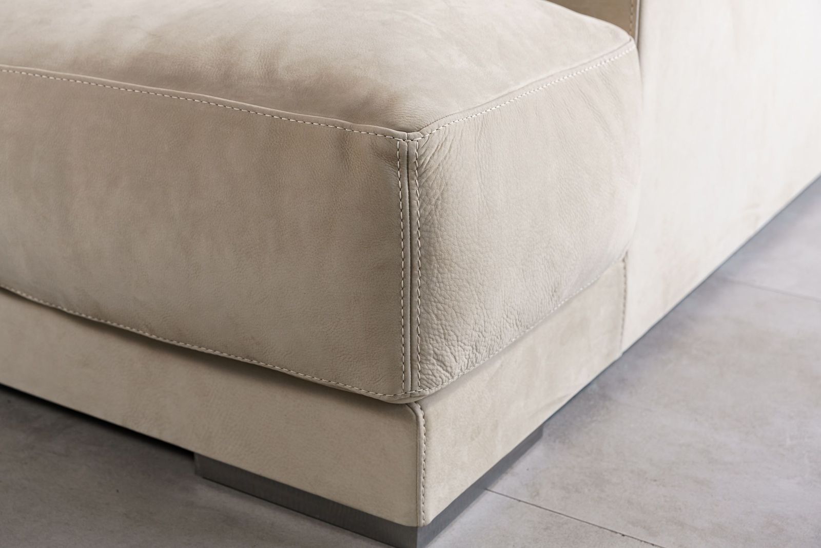 Baxter Диван Budapest Nabuck Sable от Baxter — в интерьере
