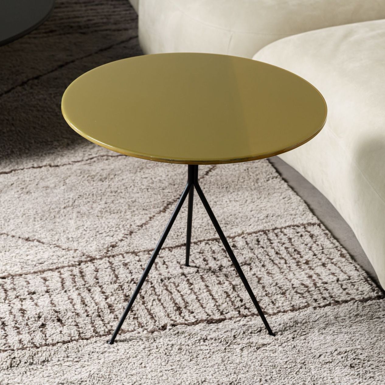 Baxter Журнальный столик Liquid resina kiwi 50 от Baxter — в интерьере