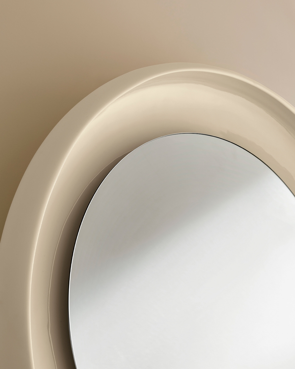Miniforms Зеркало Coque от Miniforms — в интерьере