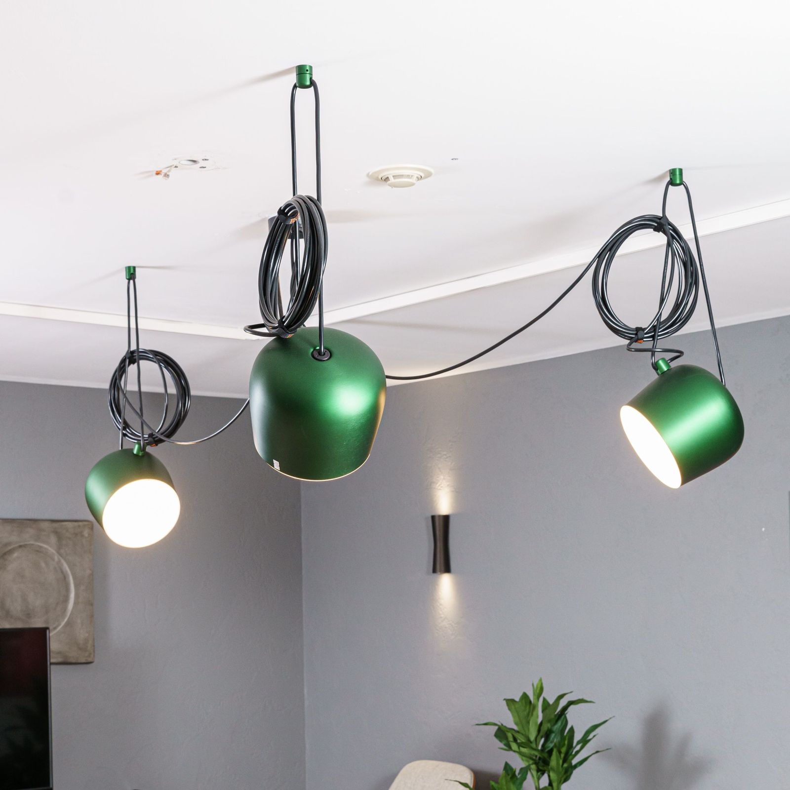 Flos Люстра из 3 подвесов AIM ivy anodized от Flos — в интерьере