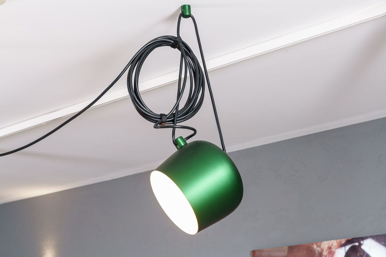 Flos Люстра из 3 подвесов AIM ivy anodized от Flos — в интерьере