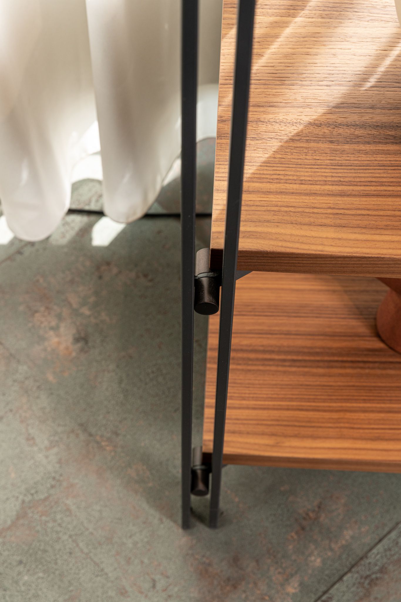 Cattelan Italia Стеллаж Hudson Noce Canaletto от Cattelan Italia — в интерьере