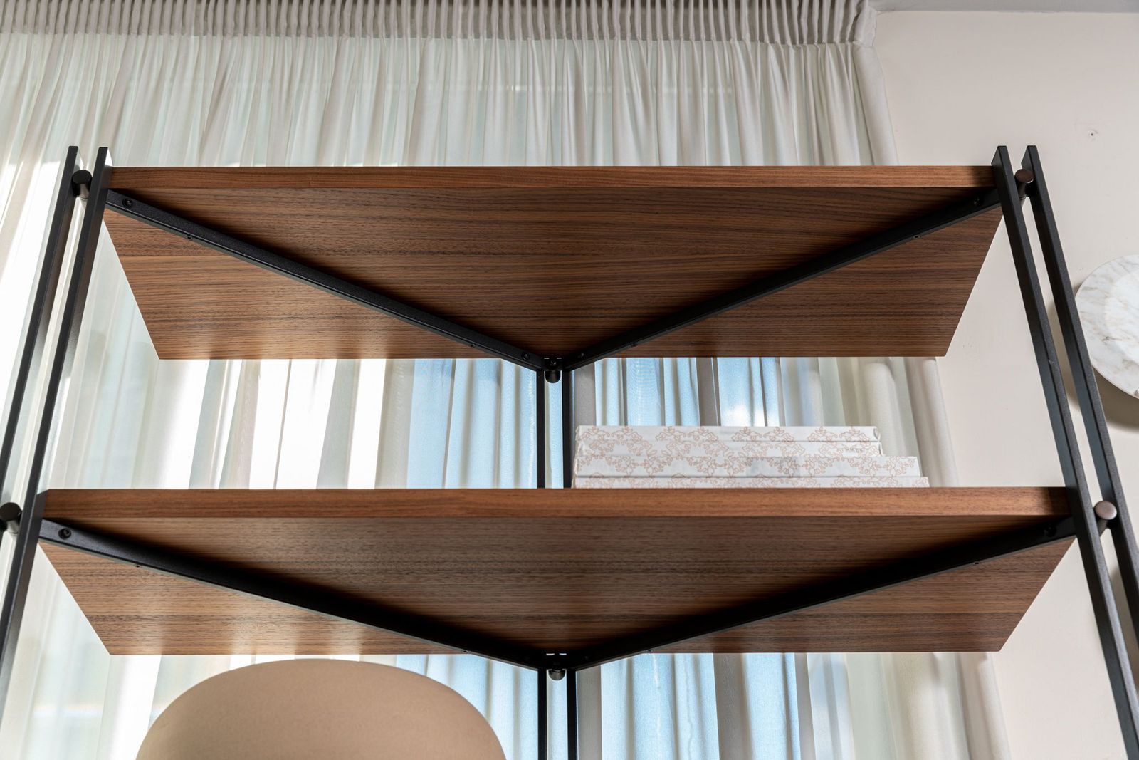 Cattelan Italia Стеллаж Hudson Noce Canaletto от Cattelan Italia — в интерьере
