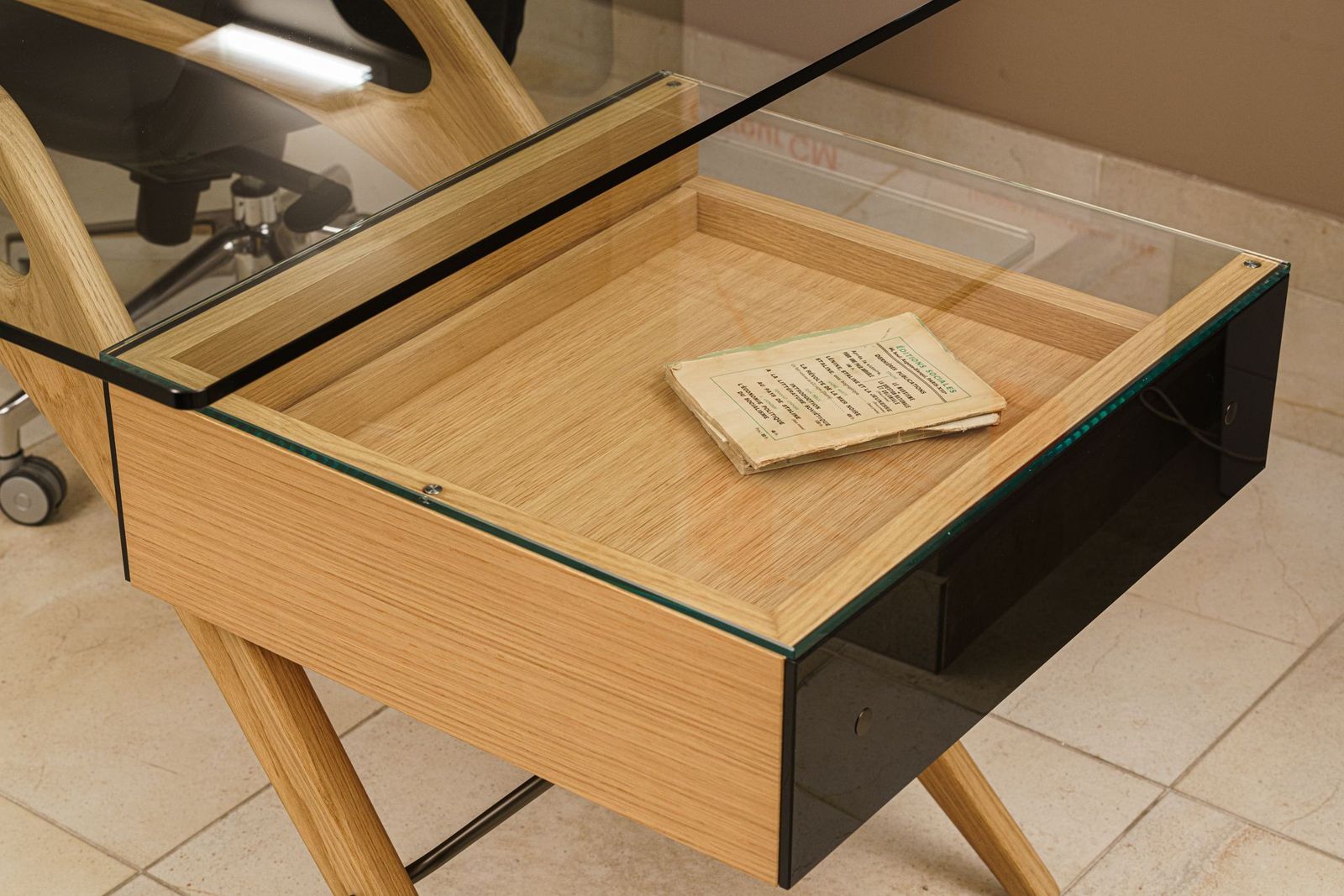 Zanotta Письменный стол Cavour Natural Oak от Zanotta — в интерьере