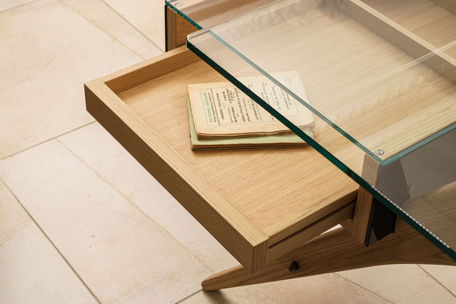 Zanotta Письменный стол Cavour Natural Oak от Zanotta — в интерьере