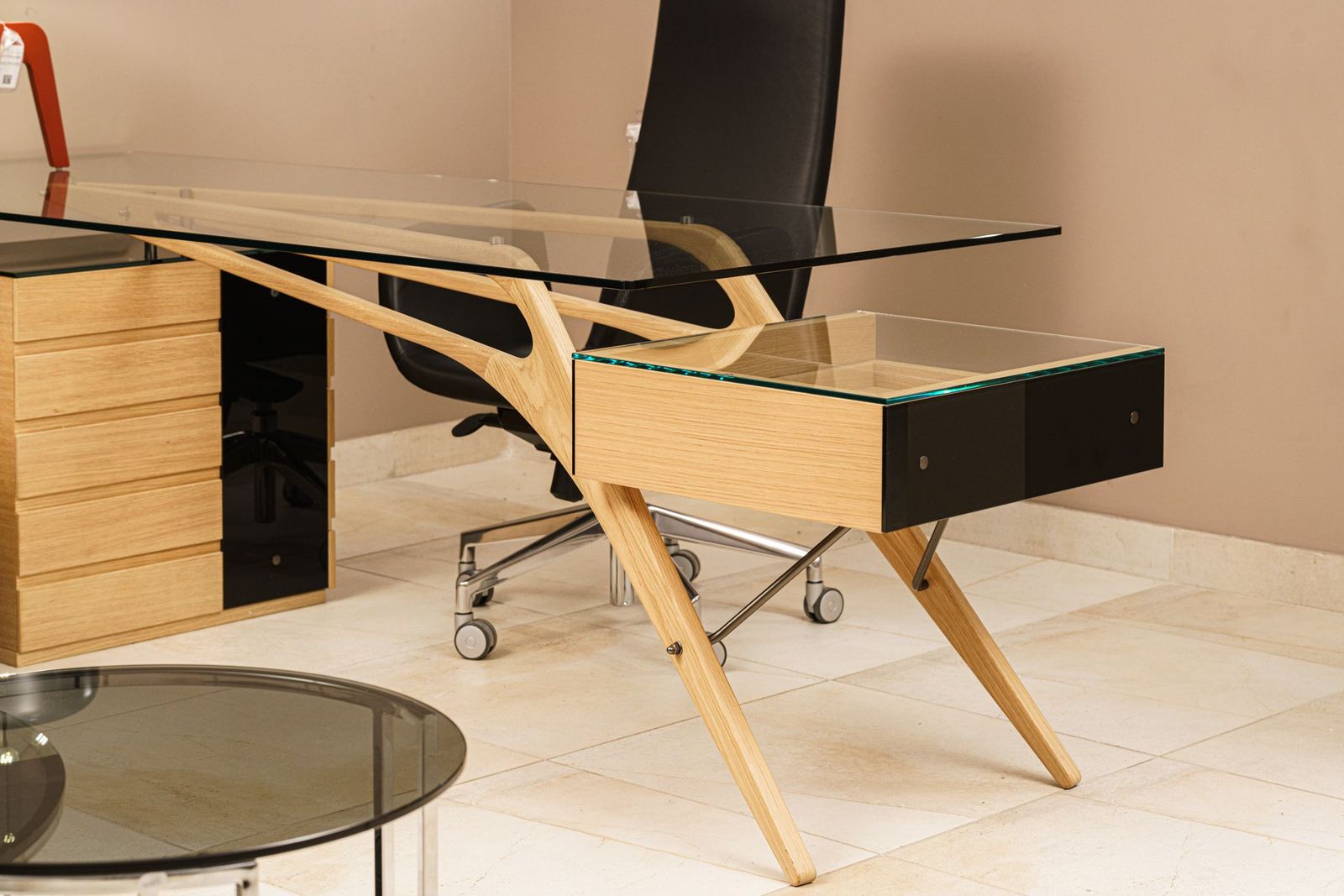 Zanotta Письменный стол Cavour Natural Oak от Zanotta — в интерьере